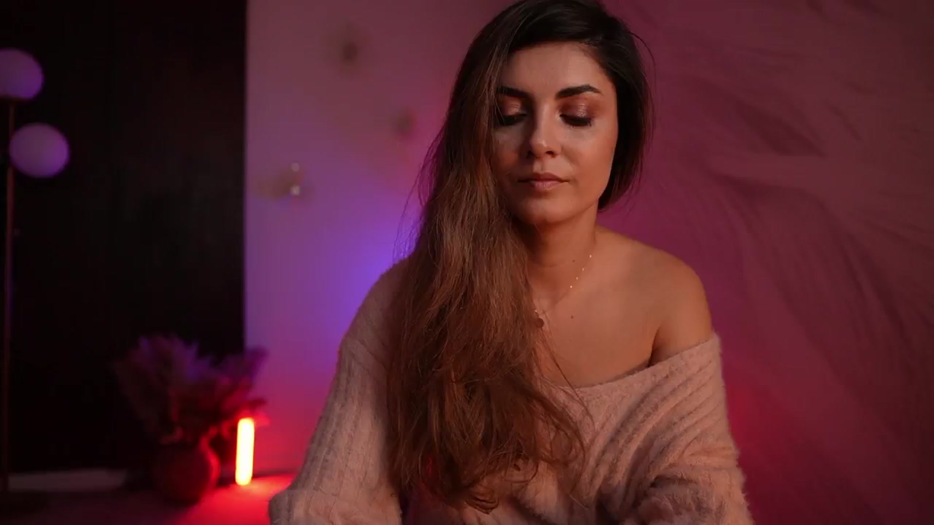 Gallery image thumbnail from Allie_Synn's myfreecams stream on, 10/31/2024, 08:29 image 13 of 20