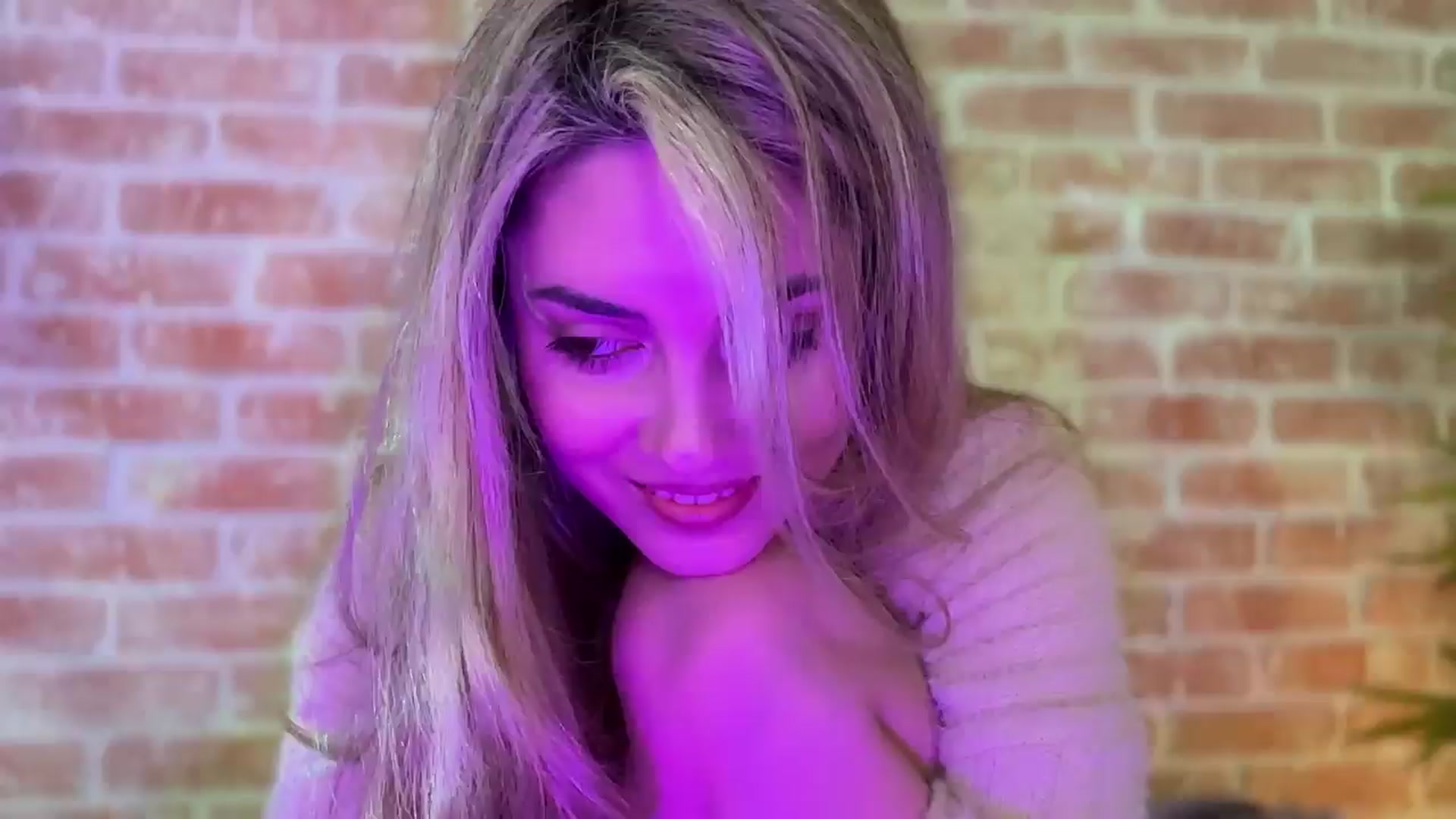 Gallery image thumbnail from Allie_Synn's myfreecams stream on, 12/11/2024, 12:35 image 7 of 20