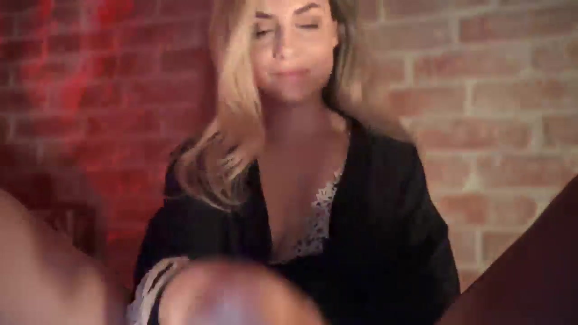 Gallery image thumbnail from Allie_Synn's myfreecams stream on, 12/13/2024, 16:00 image 19 of 20