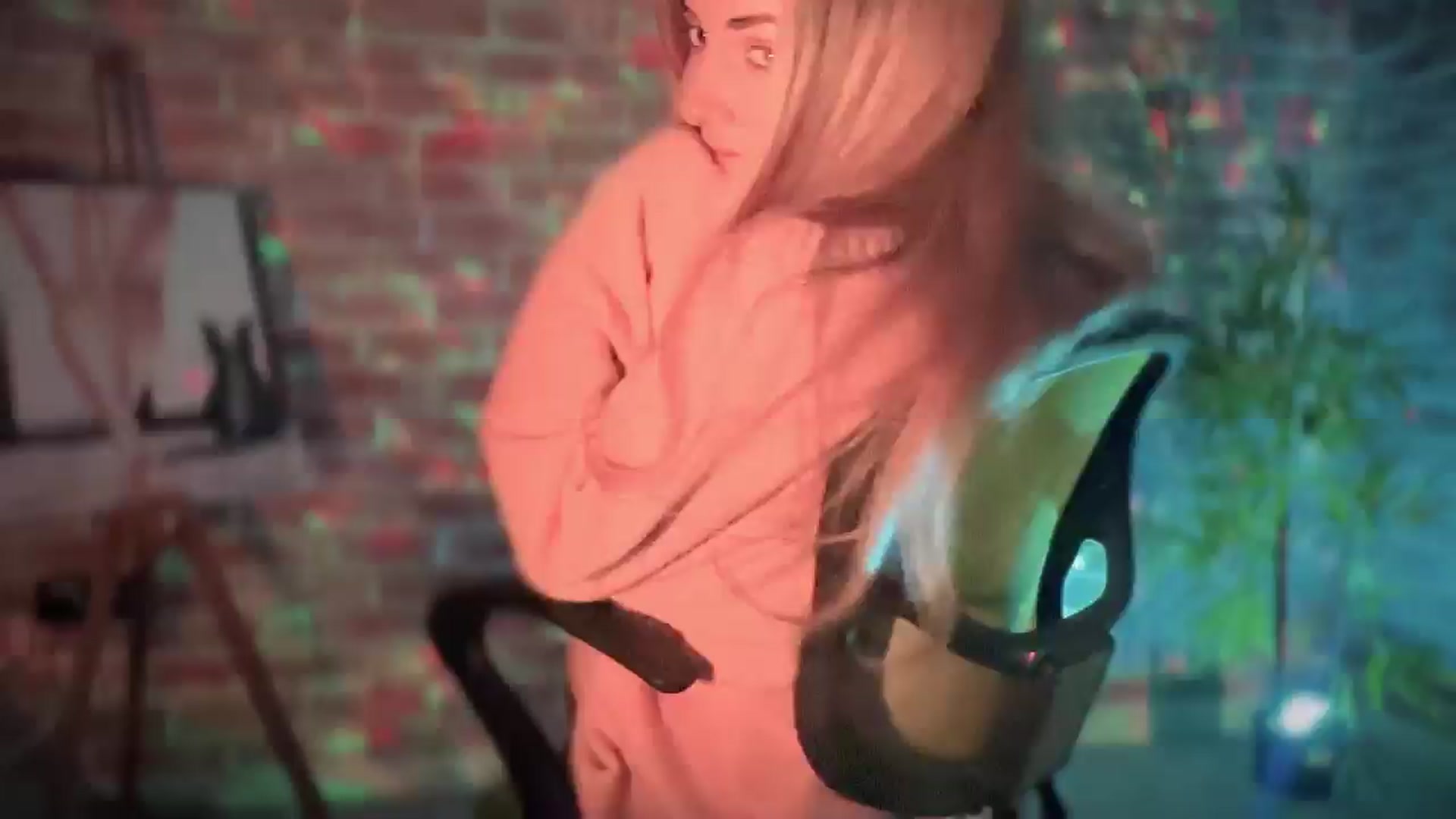 Gallery image thumbnail from Allie_Synn's myfreecams stream on, 12/16/2024, 15:58 image 9 of 20