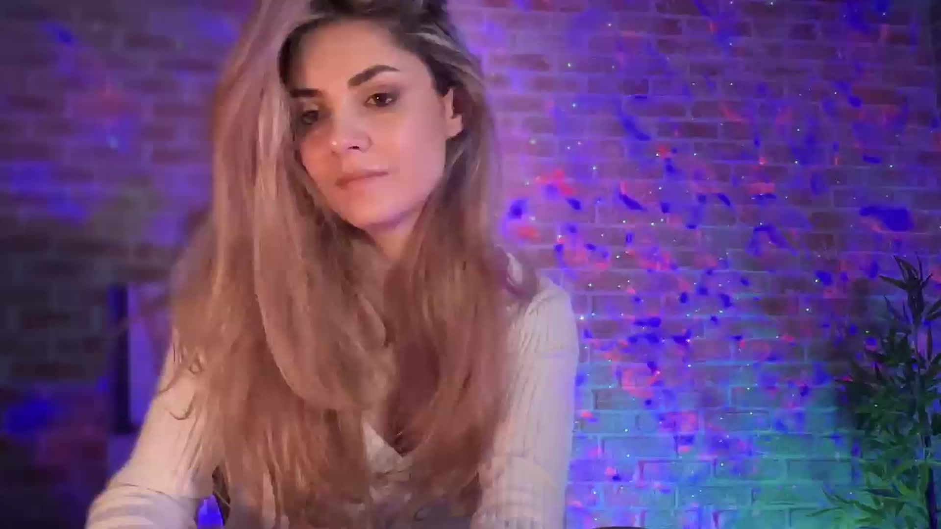 Gallery image thumbnail from Allie_Synn's myfreecams stream on, 12/17/2024, 16:53 image 3 of 20