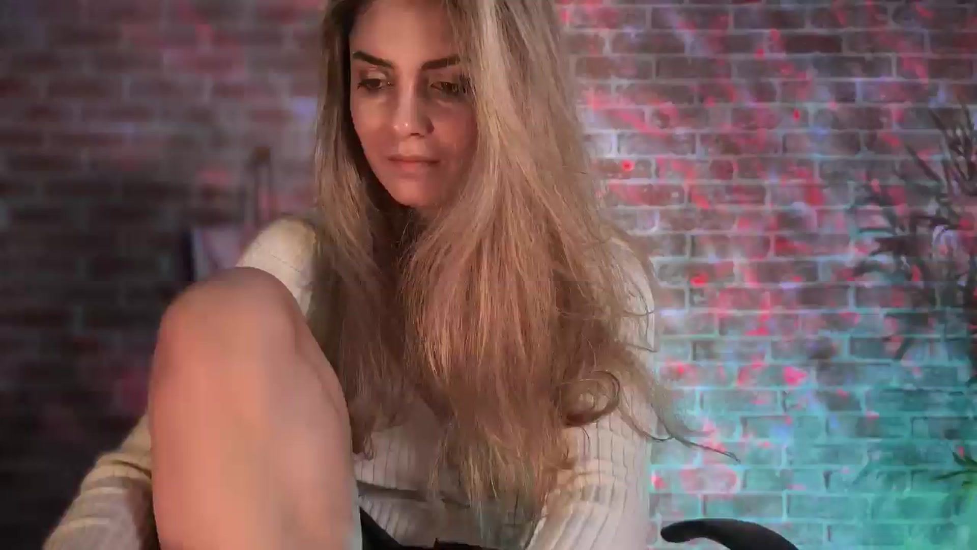 Gallery image thumbnail from Allie_Synn's myfreecams stream on, 12/17/2024, 16:53 image 18 of 20