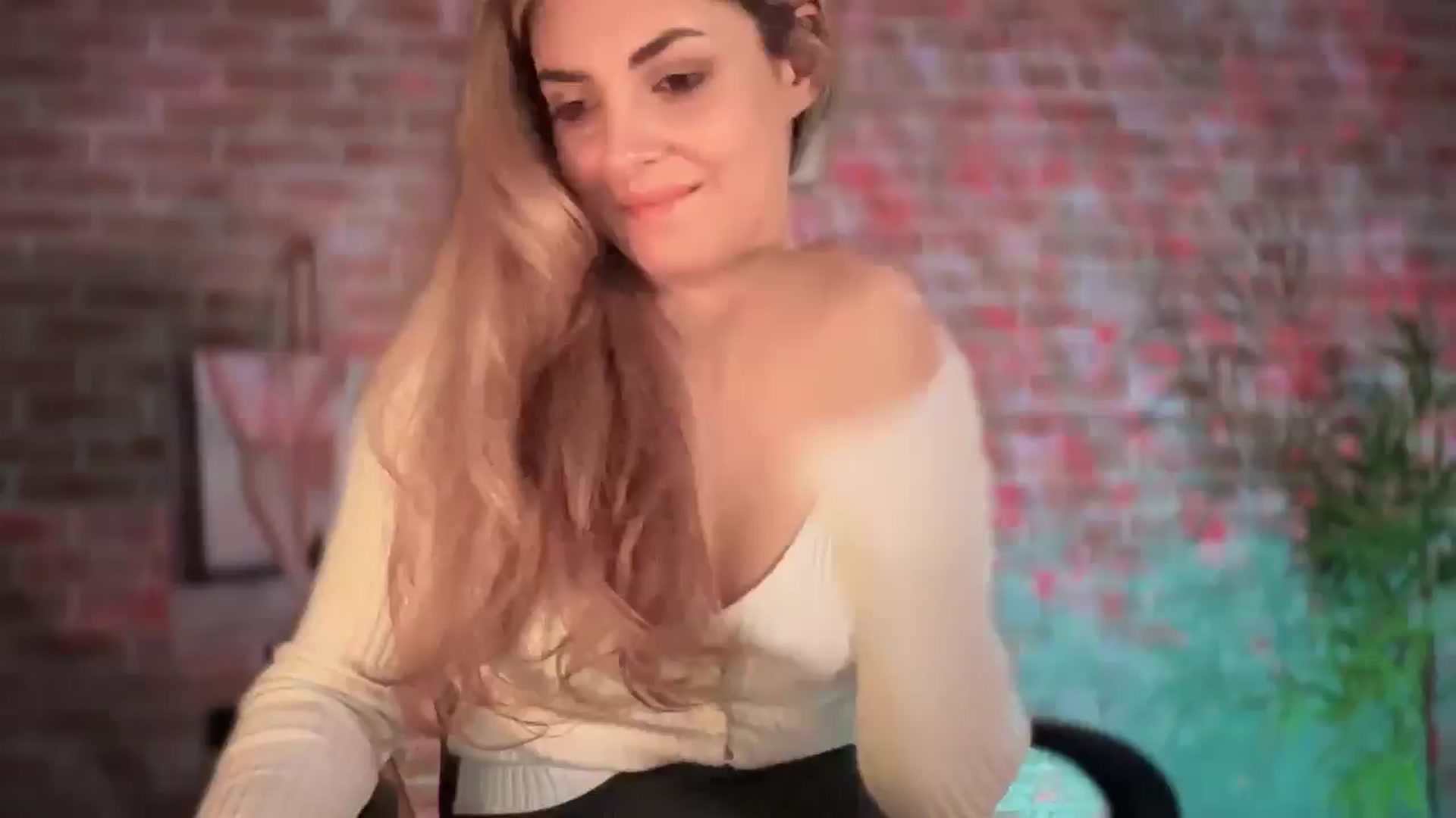 Gallery image thumbnail from Allie_Synn's myfreecams stream on, 12/17/2024, 16:53 image 12 of 20