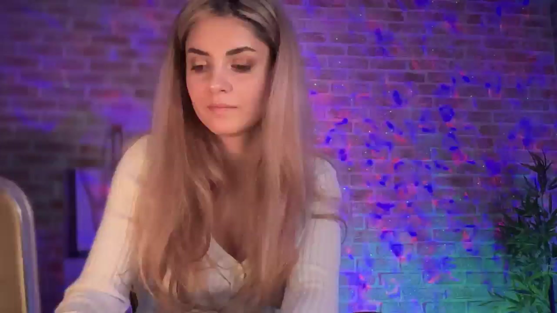 Gallery image thumbnail from Allie_Synn's myfreecams stream on, 12/17/2024, 16:53 image 1 of 20