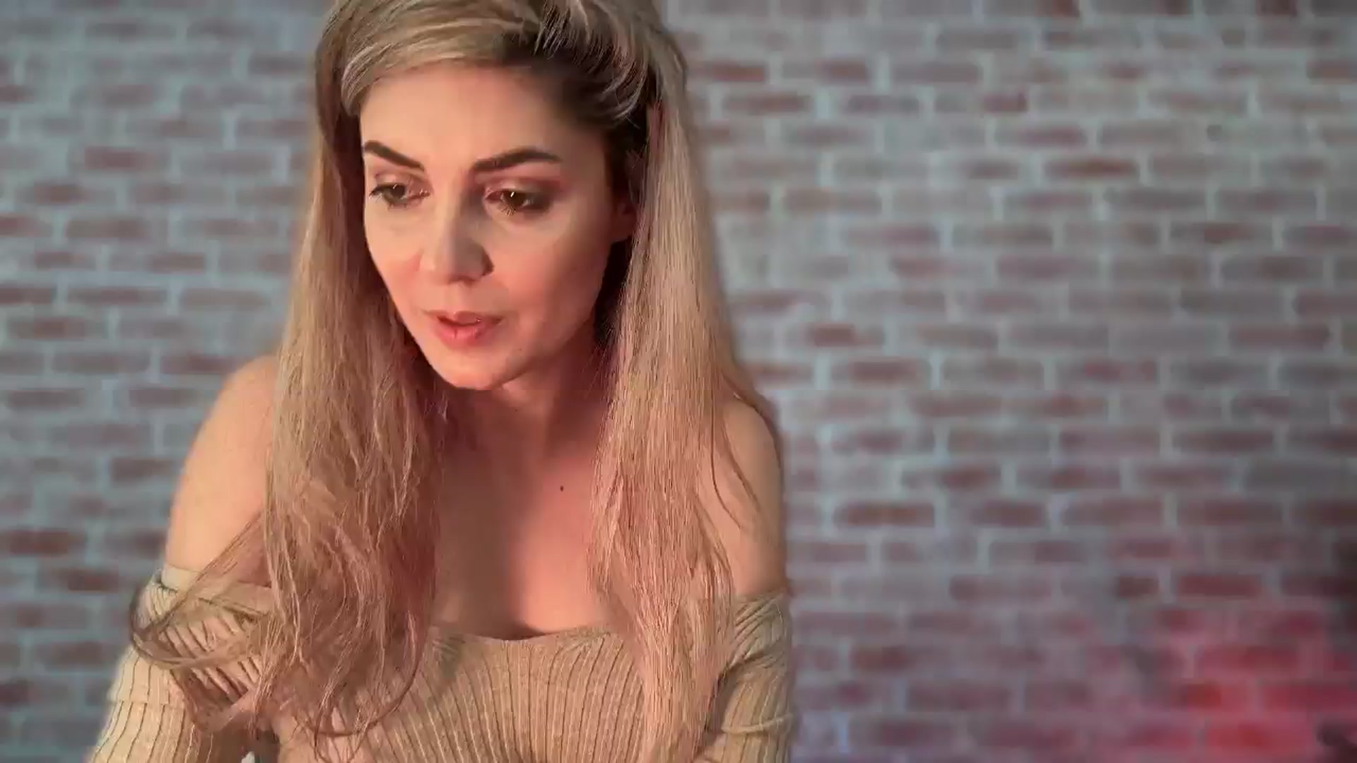 Gallery image thumbnail from Allie_Synn's myfreecams stream on, 12/19/2024, 10:48 image 4 of 20