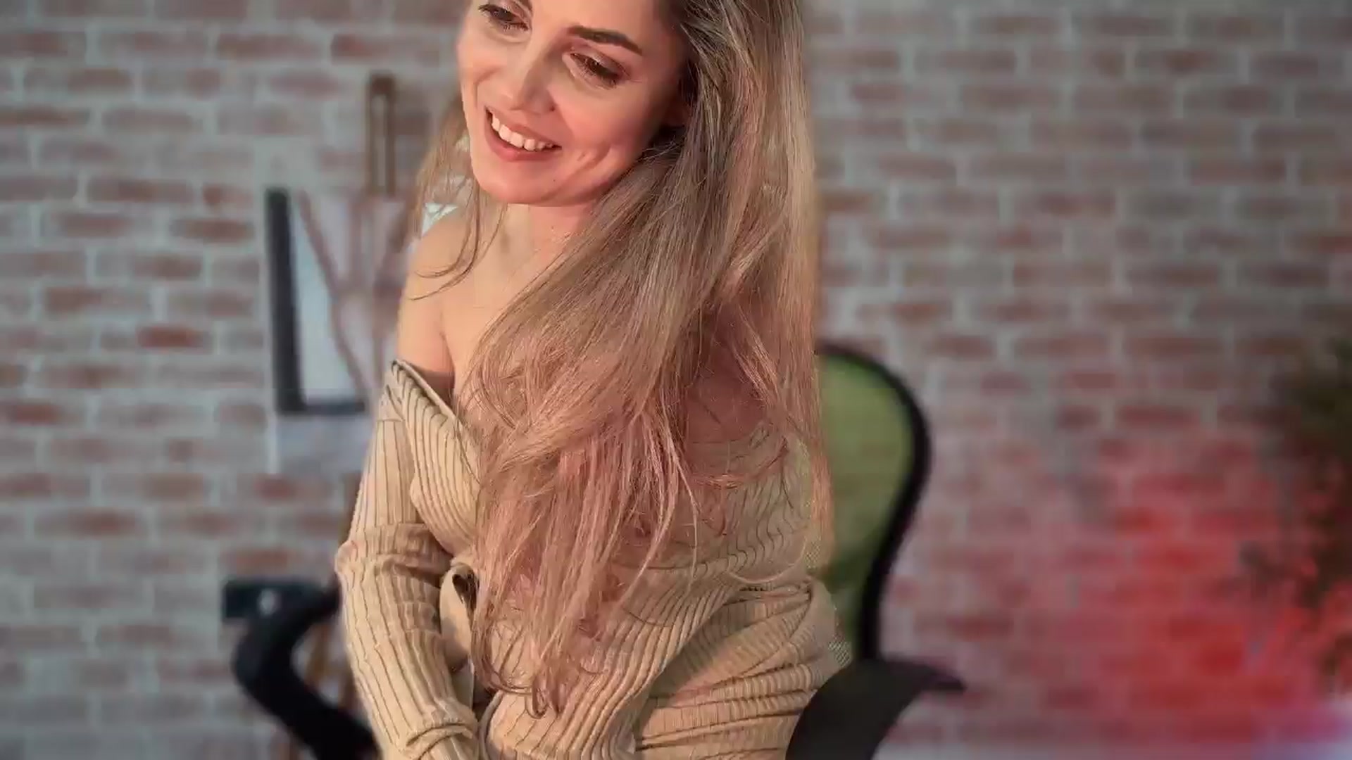 Gallery image thumbnail from Allie_Synn's myfreecams stream on, 12/19/2024, 10:48 image 1 of 20