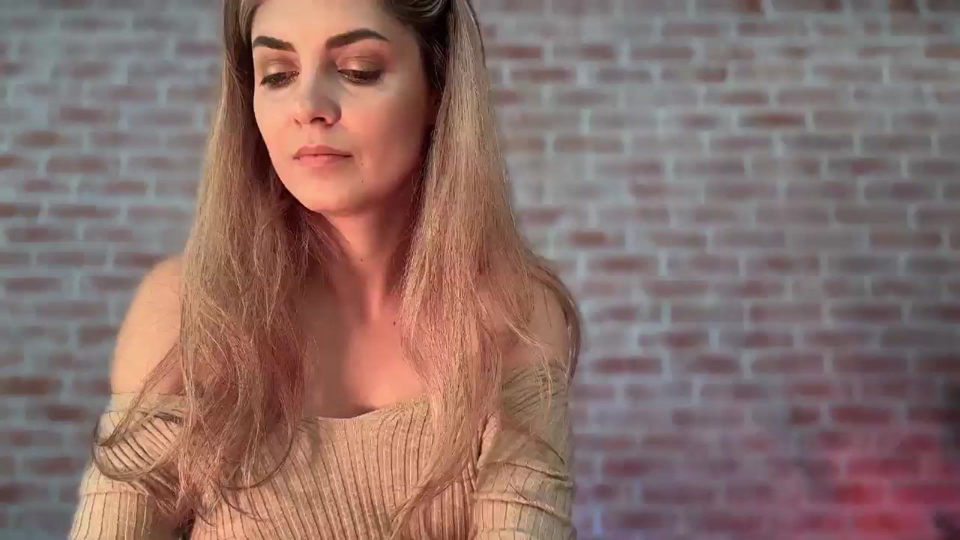 Gallery image thumbnail from Allie_Synn's myfreecams stream on, 12/19/2024, 10:48 image 7 of 20