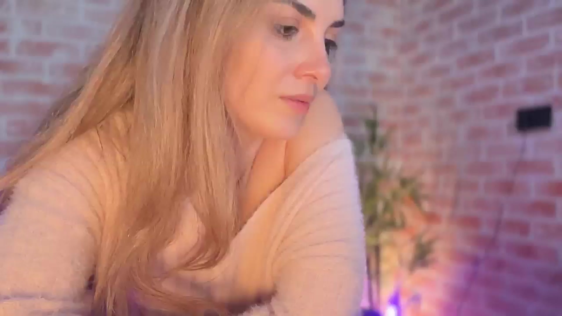 Gallery image thumbnail from Allie_Synn's myfreecams stream on, 12/20/2024, 15:53 image 3 of 20