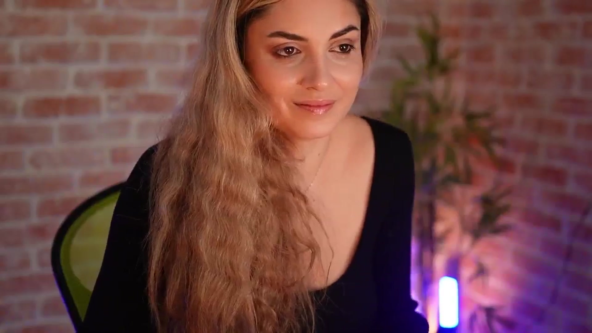 Gallery image thumbnail from Allie_Synn's myfreecams stream on, 01/03/2025, 09:41 image 7 of 20