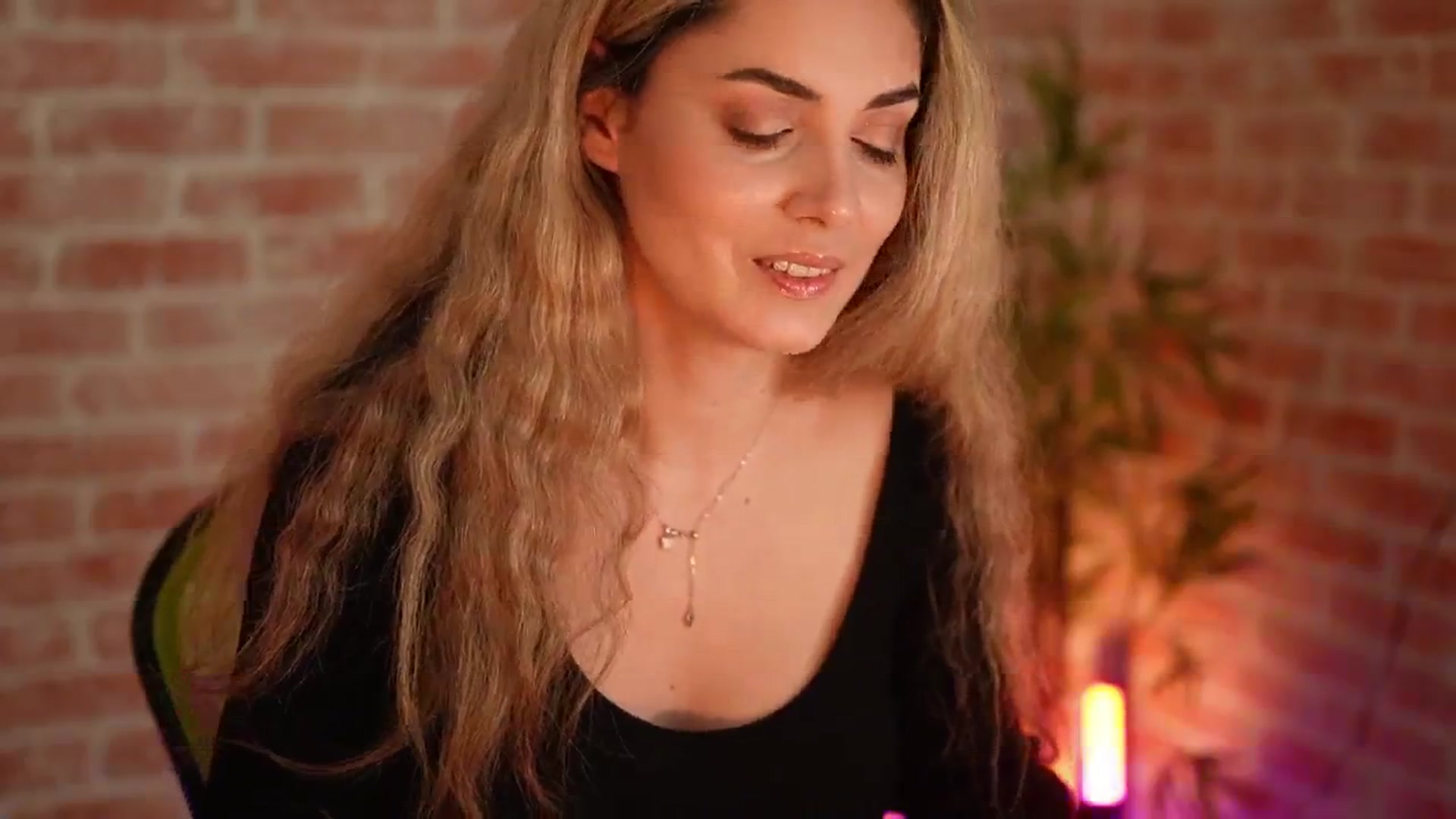 Gallery image thumbnail from Allie_Synn's myfreecams stream on, 01/03/2025, 09:41 image 6 of 20