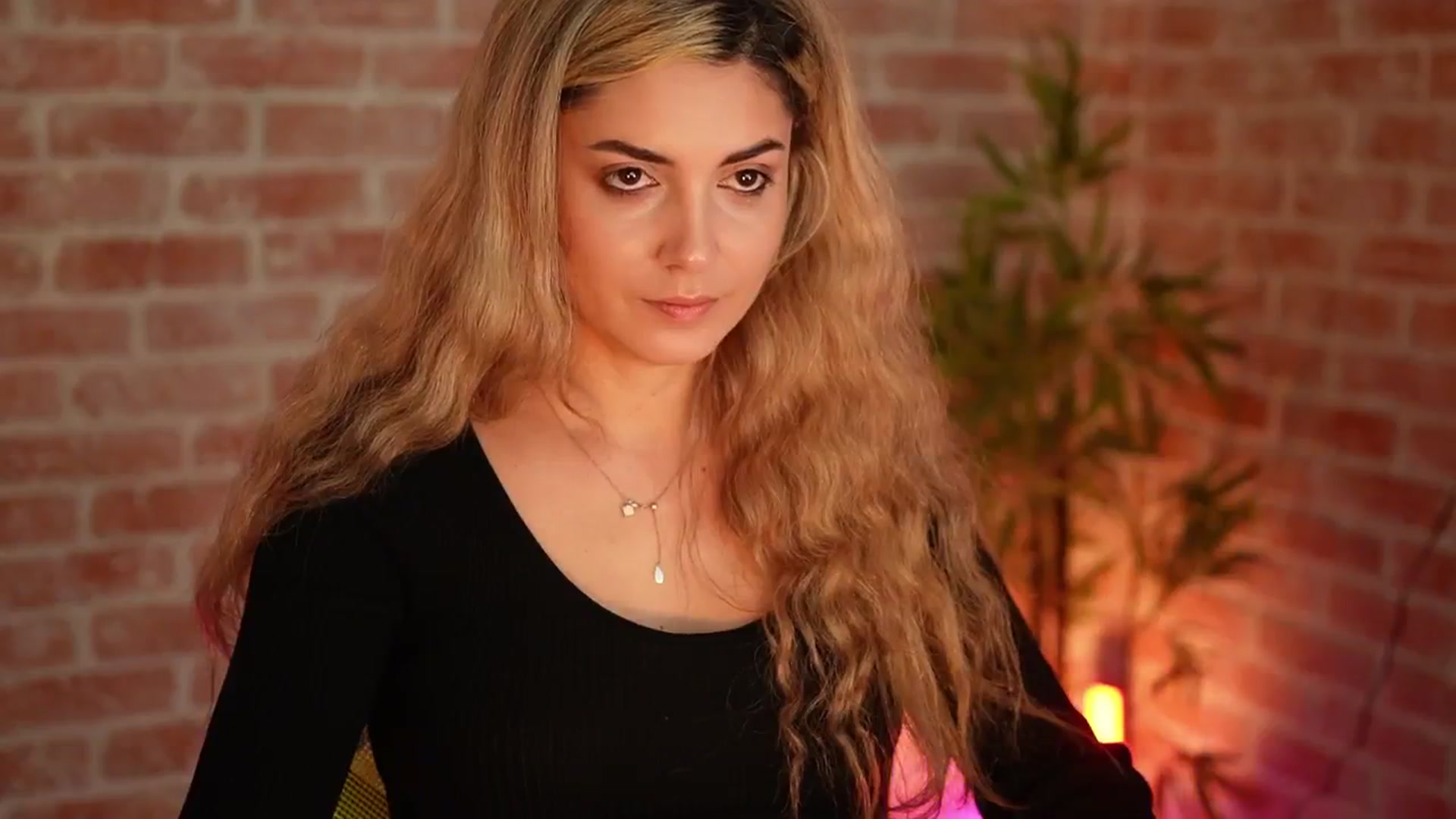 Gallery image thumbnail from Allie_Synn's myfreecams stream on, 01/03/2025, 09:41 image 12 of 20