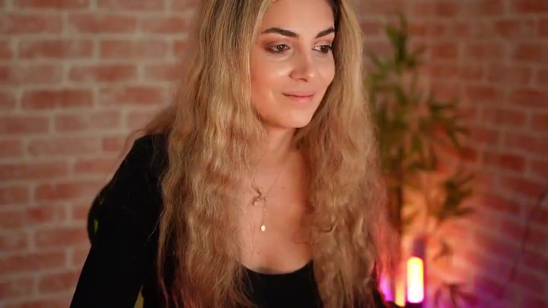 Gallery image thumbnail from Allie_Synn's myfreecams stream on, 01/03/2025, 09:41 image 4 of 20