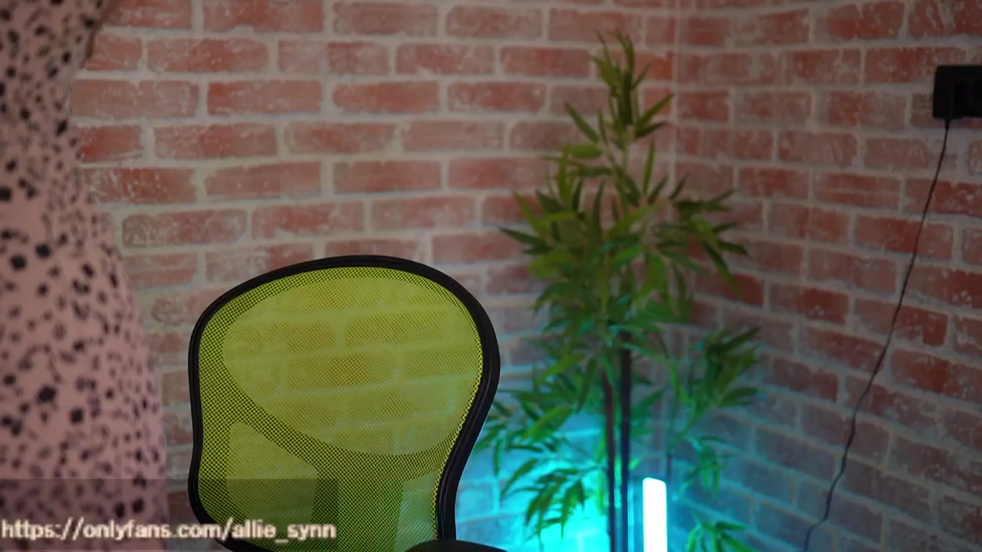 Gallery image thumbnail from Allie_Synn's myfreecams stream on, 01/10/2025, 08:40 image 3 of 20