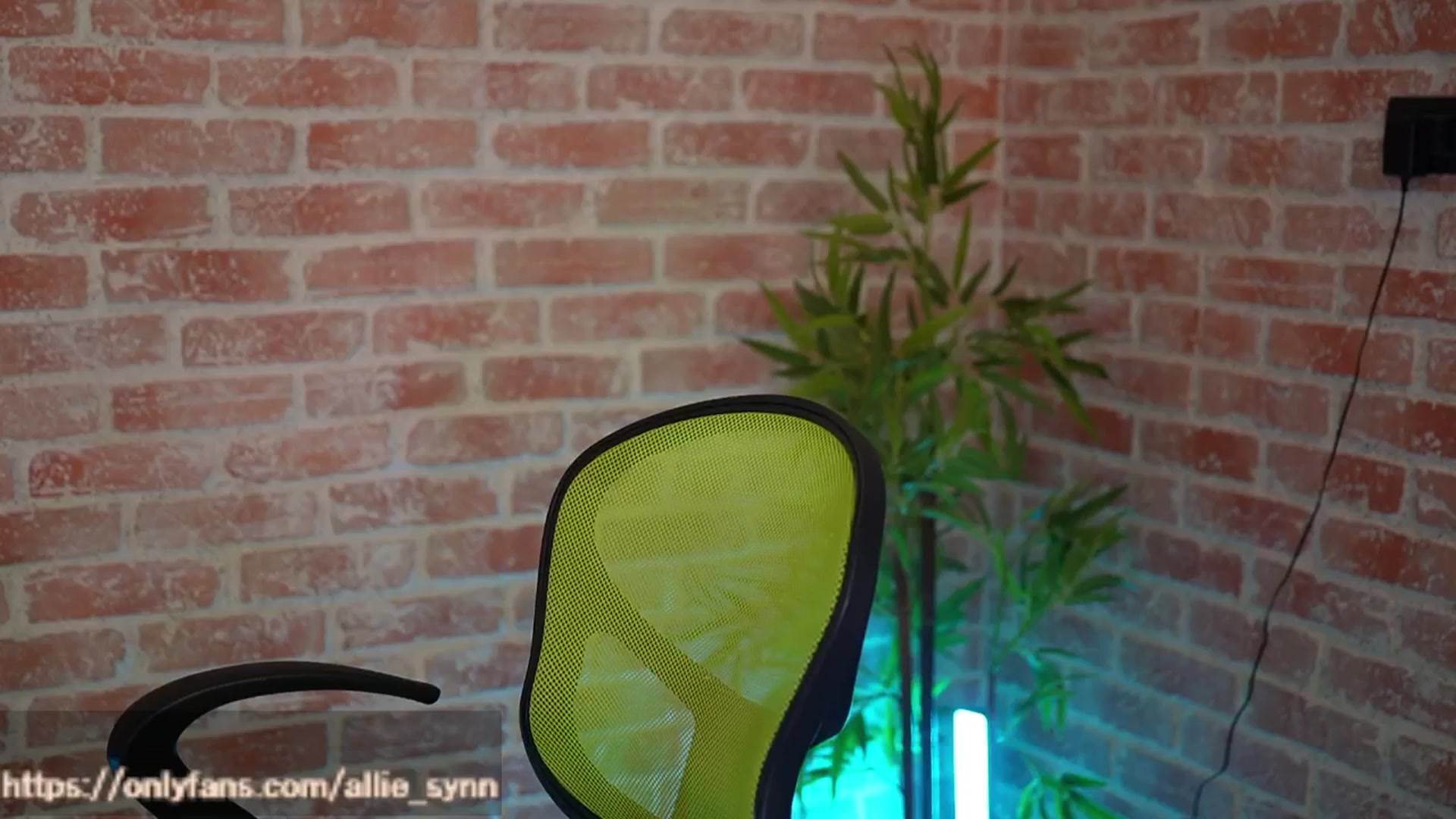 Gallery image thumbnail from Allie_Synn's myfreecams stream on, 01/10/2025, 08:40 image 1 of 20