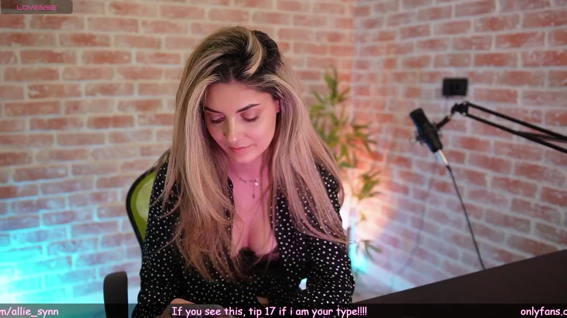 Gallery image thumbnail from Allie_Synn's myfreecams stream on, 01/11/2025, 09:45 image 16 of 20