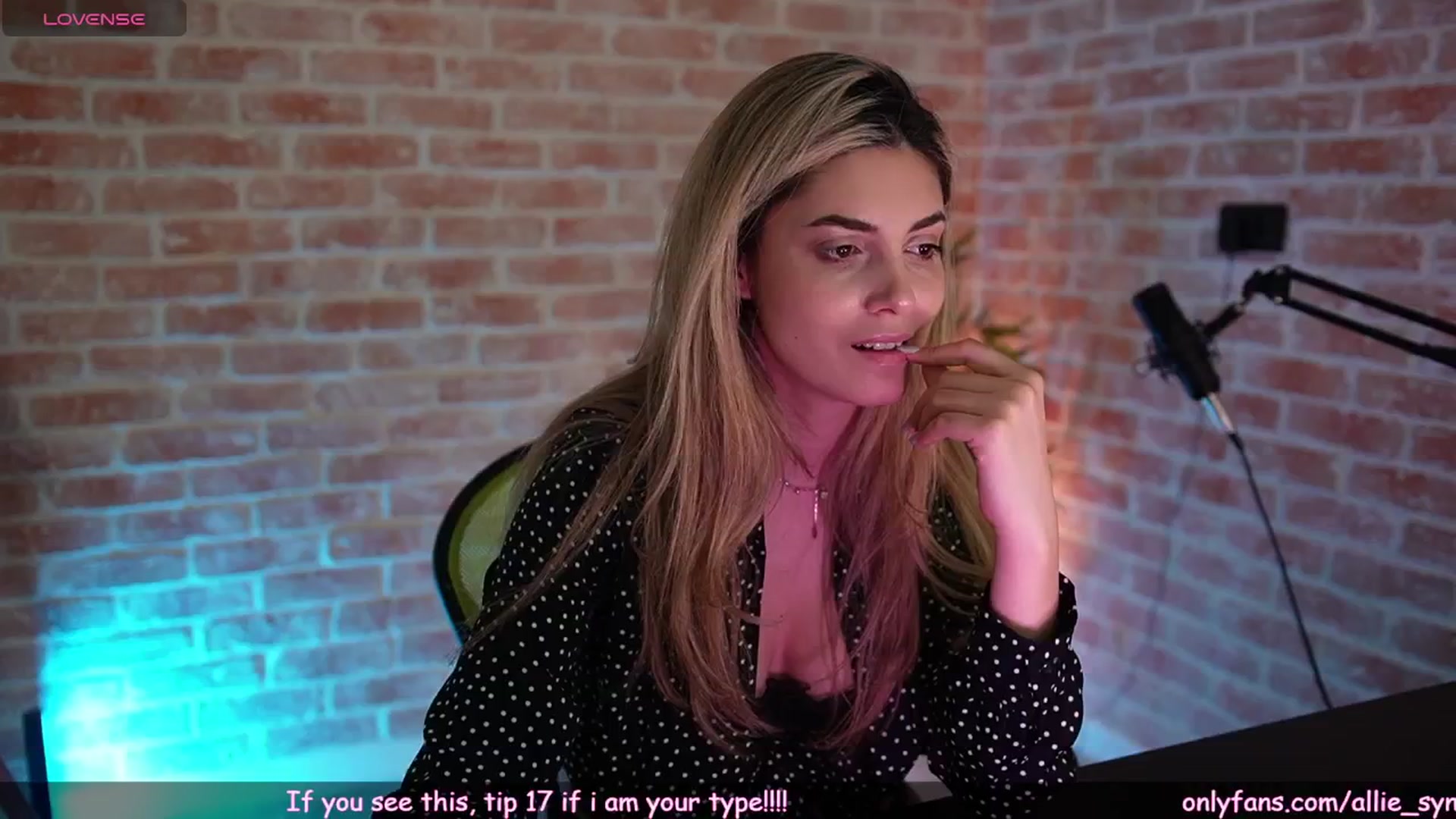 Gallery image thumbnail from Allie_Synn's myfreecams stream on, 01/11/2025, 09:45 image 6 of 20