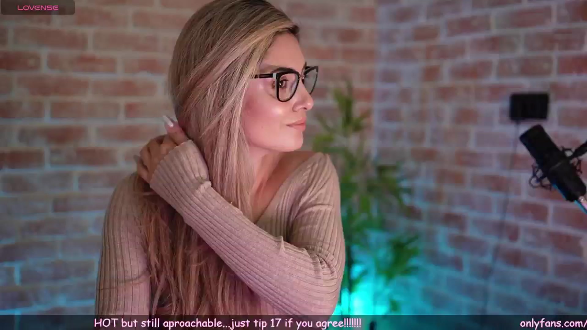 Gallery image thumbnail from Allie_Synn's myfreecams stream on, 01/12/2025, 10:03 image 17 of 20