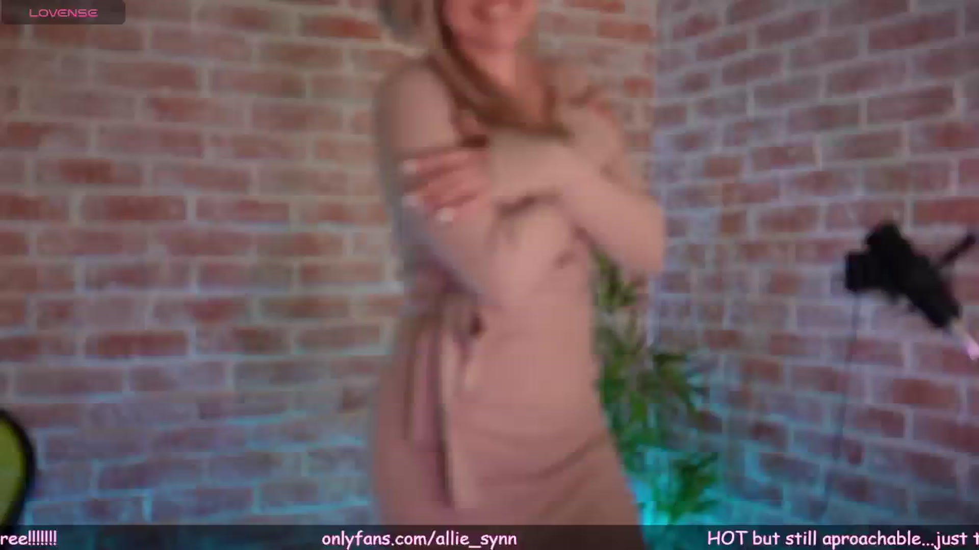 Gallery image thumbnail from Allie_Synn's myfreecams stream on, 01/12/2025, 10:03 image 12 of 20