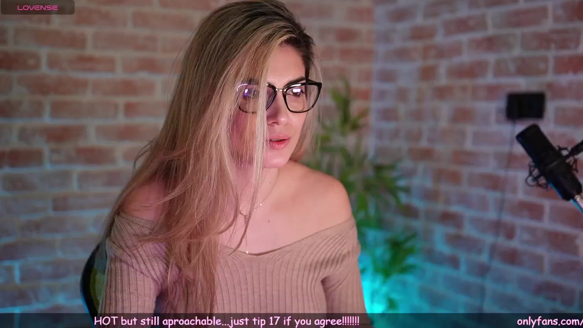 Gallery image thumbnail from Allie_Synn's myfreecams stream on, 01/12/2025, 10:03 image 15 of 20