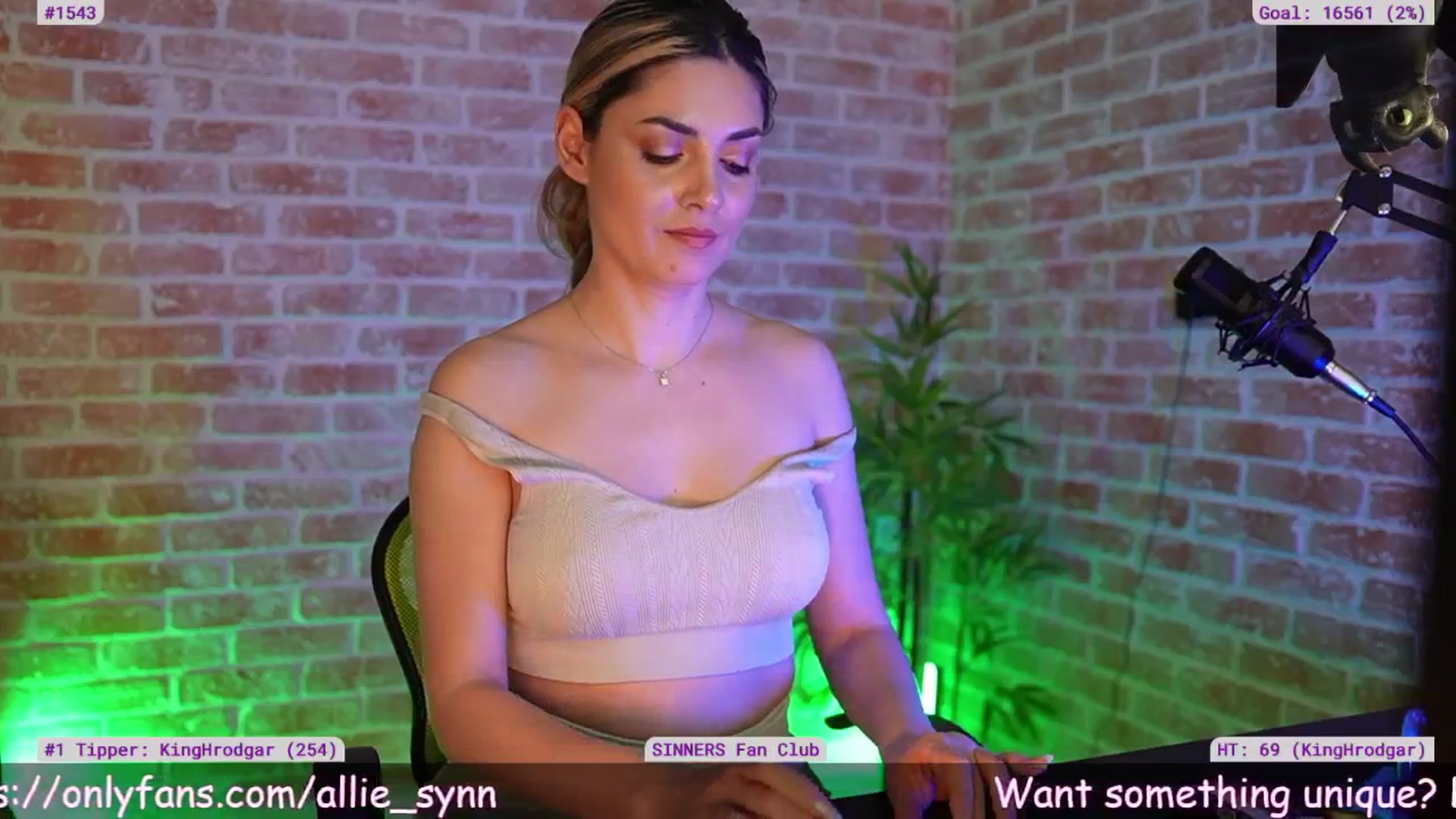 Gallery image thumbnail from Allie_Synn's myfreecams stream on, 01/21/2025, 09:55 image 4 of 20