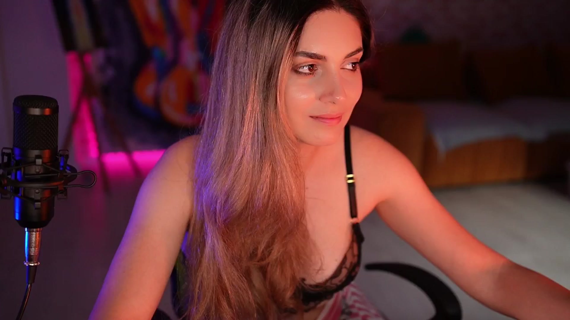Gallery image thumbnail from Allie_Synn's myfreecams stream on, 05/29/2025, 16:41 image 1 of 20