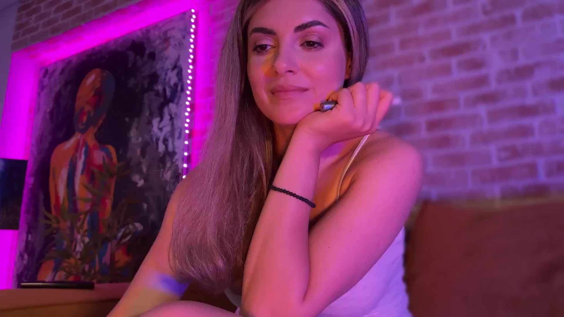Gallery image thumbnail from Allie_Synn's myfreecams stream on, 06/06/2025, 16:15 image 7 of 20