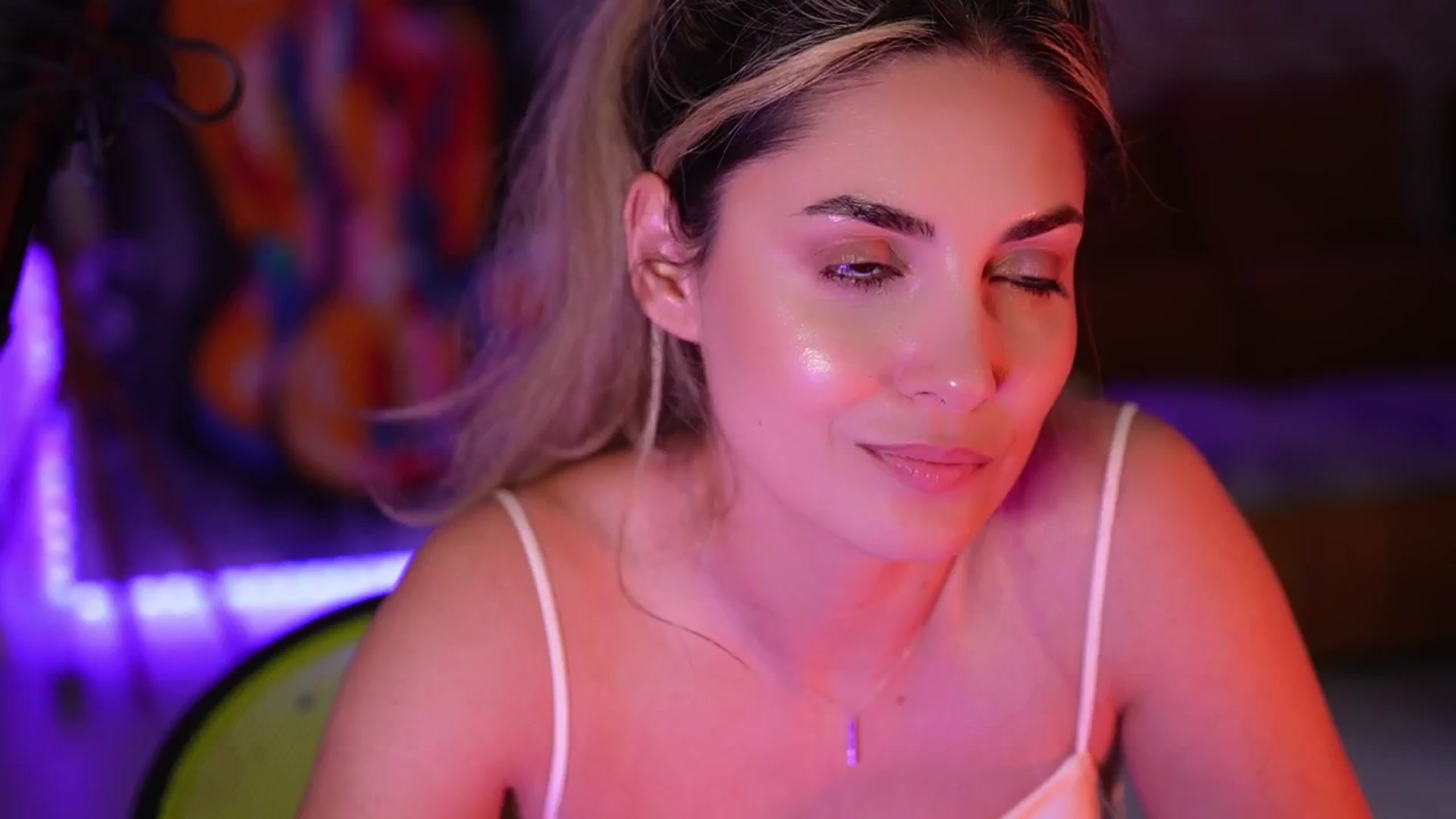 Gallery image thumbnail from Allie_Synn's myfreecams stream on, 07/04/2025, 10:18 image 17 of 20