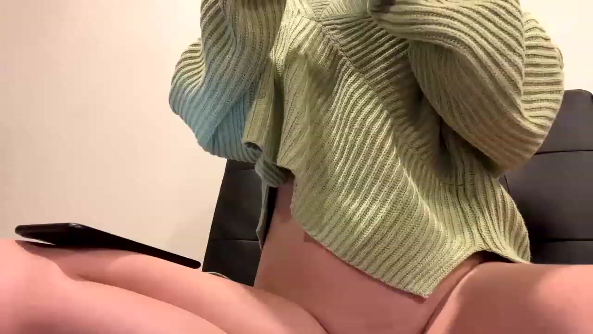 Gallery image thumbnail from Alliebearxx21's myfreecams stream on, 06/05/2023, 07:38 image 8 of 20