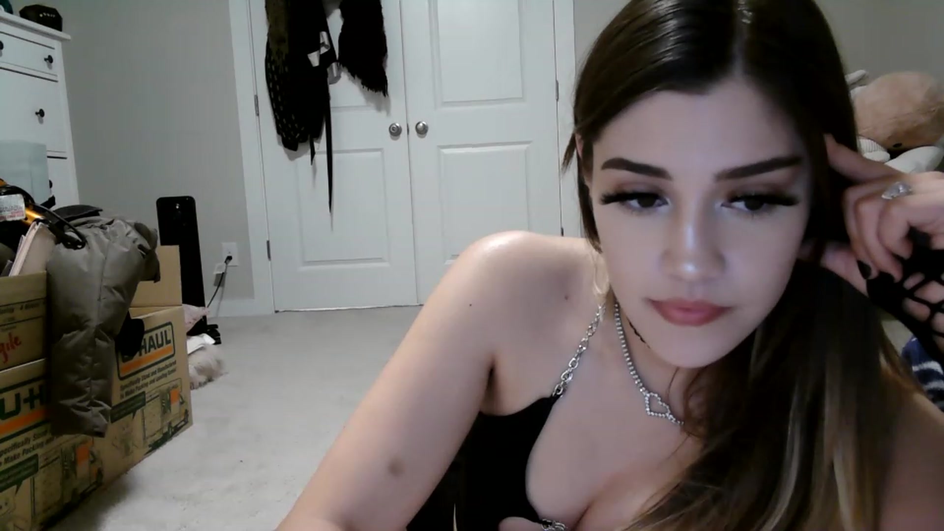 Gallery image thumbnail from Alliecat001's myfreecams stream on, 12/19/2022, 08:54 image 19 of 20