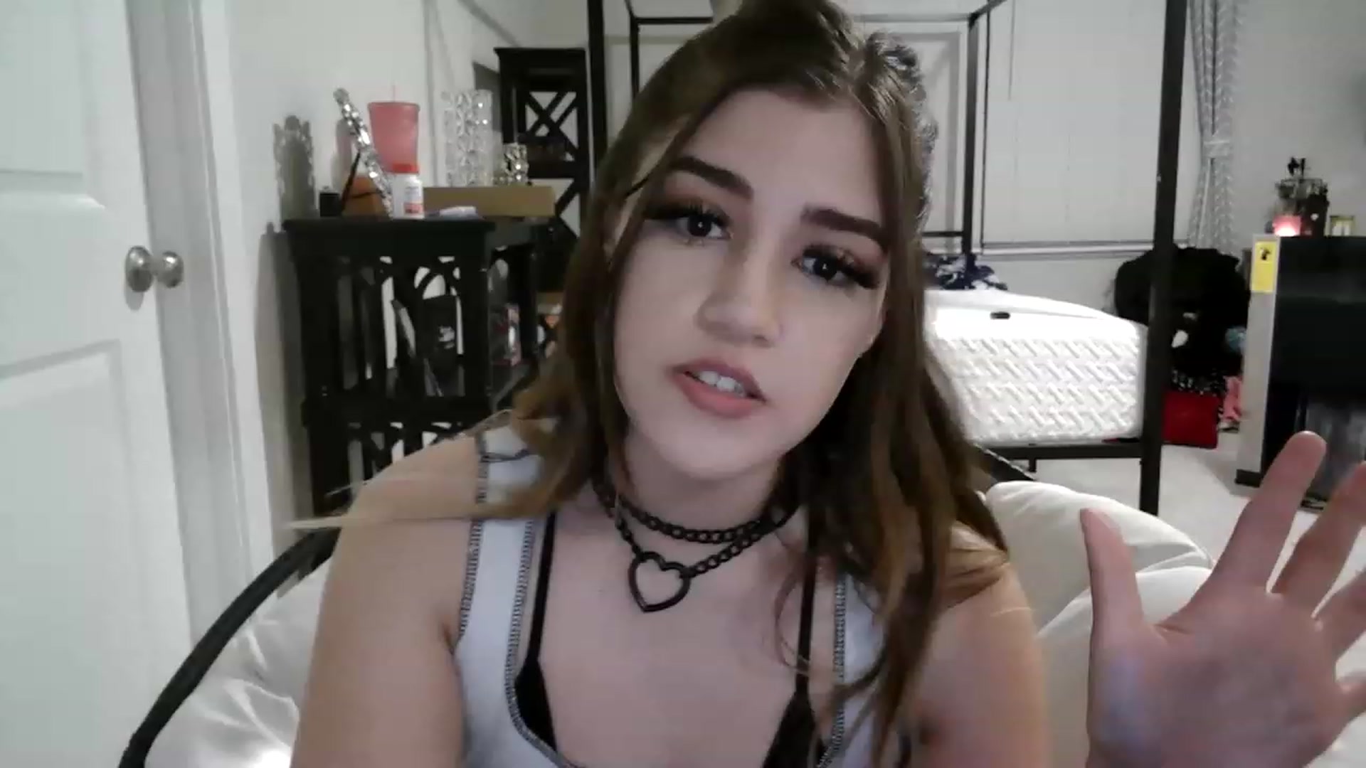Gallery image thumbnail from Alliecat001's myfreecams stream on, 01/17/2023, 12:43 image 4 of 20