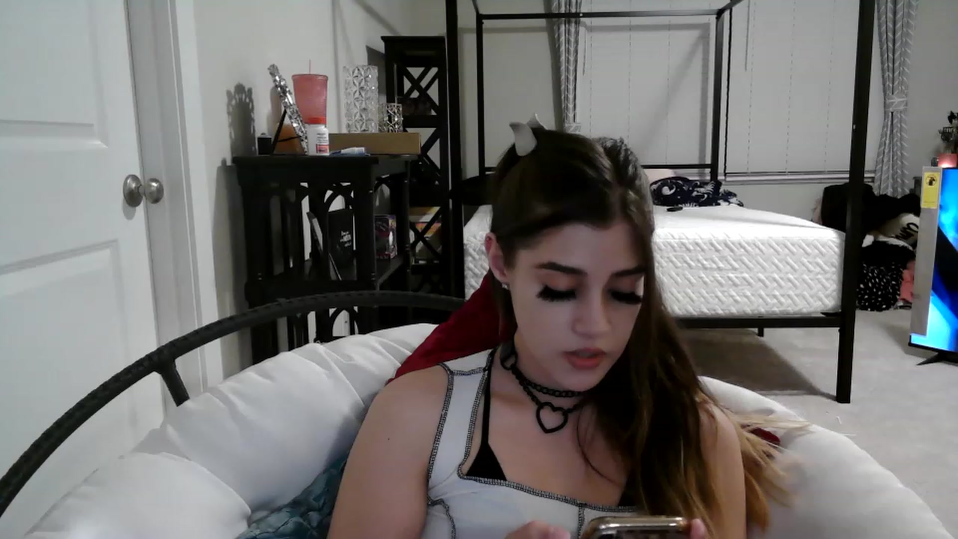 Gallery image thumbnail from Alliecat001's myfreecams stream on, 01/17/2023, 12:43 image 16 of 20
