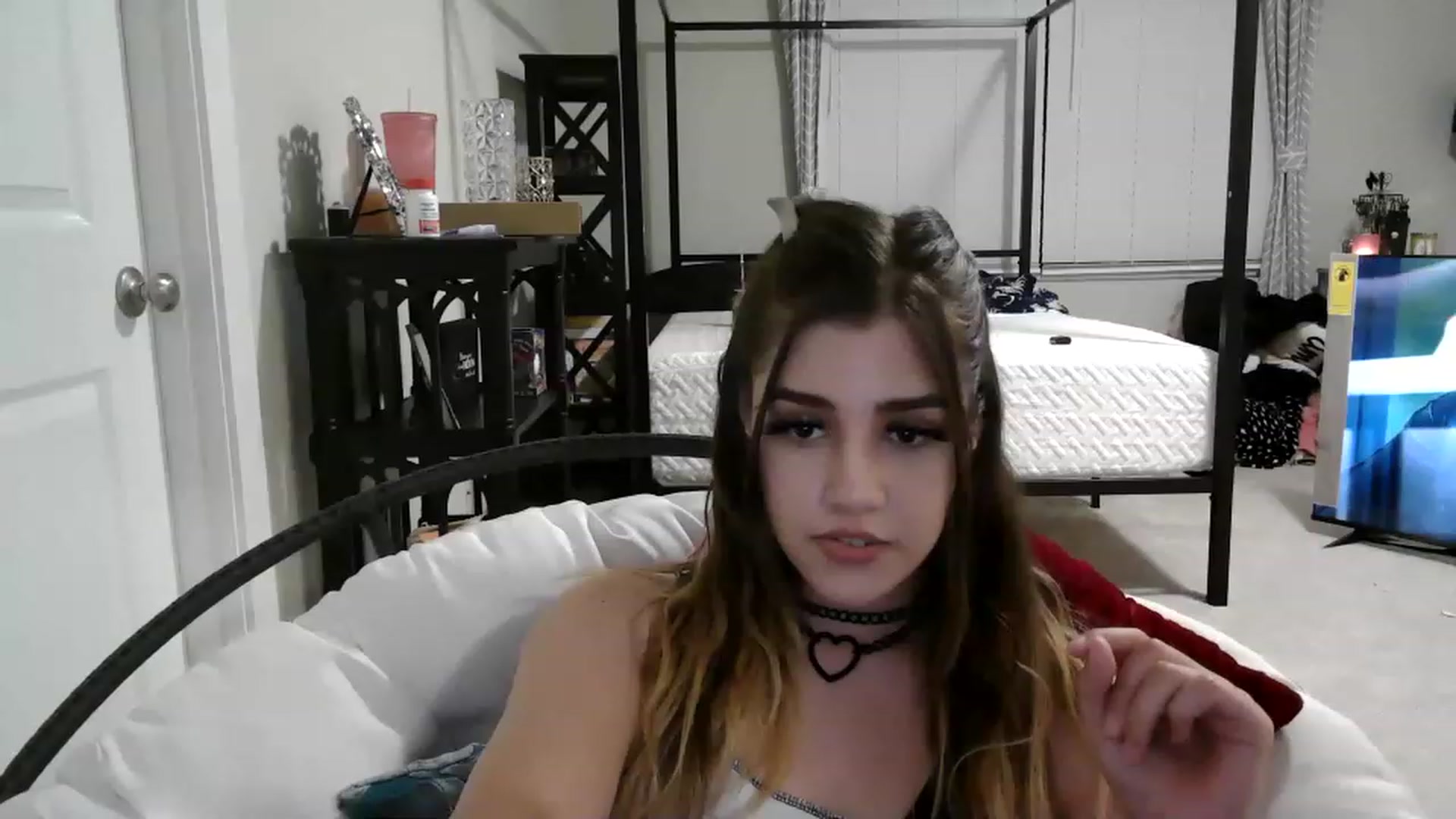 Gallery image thumbnail from Alliecat001's myfreecams stream on, 01/17/2023, 12:43 image 11 of 20