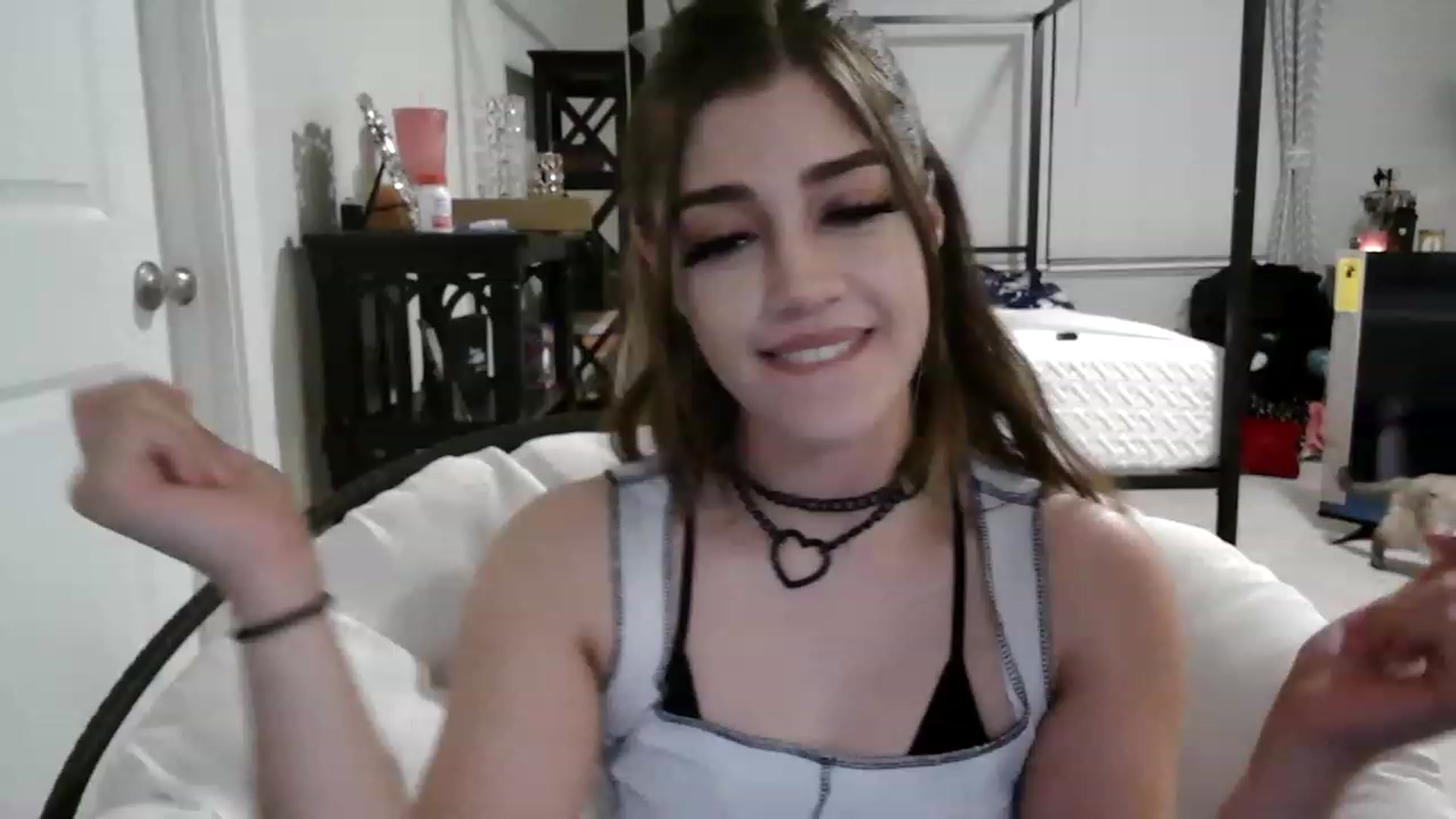 Gallery image thumbnail from Alliecat001's myfreecams stream on, 01/17/2023, 12:43 image 6 of 20