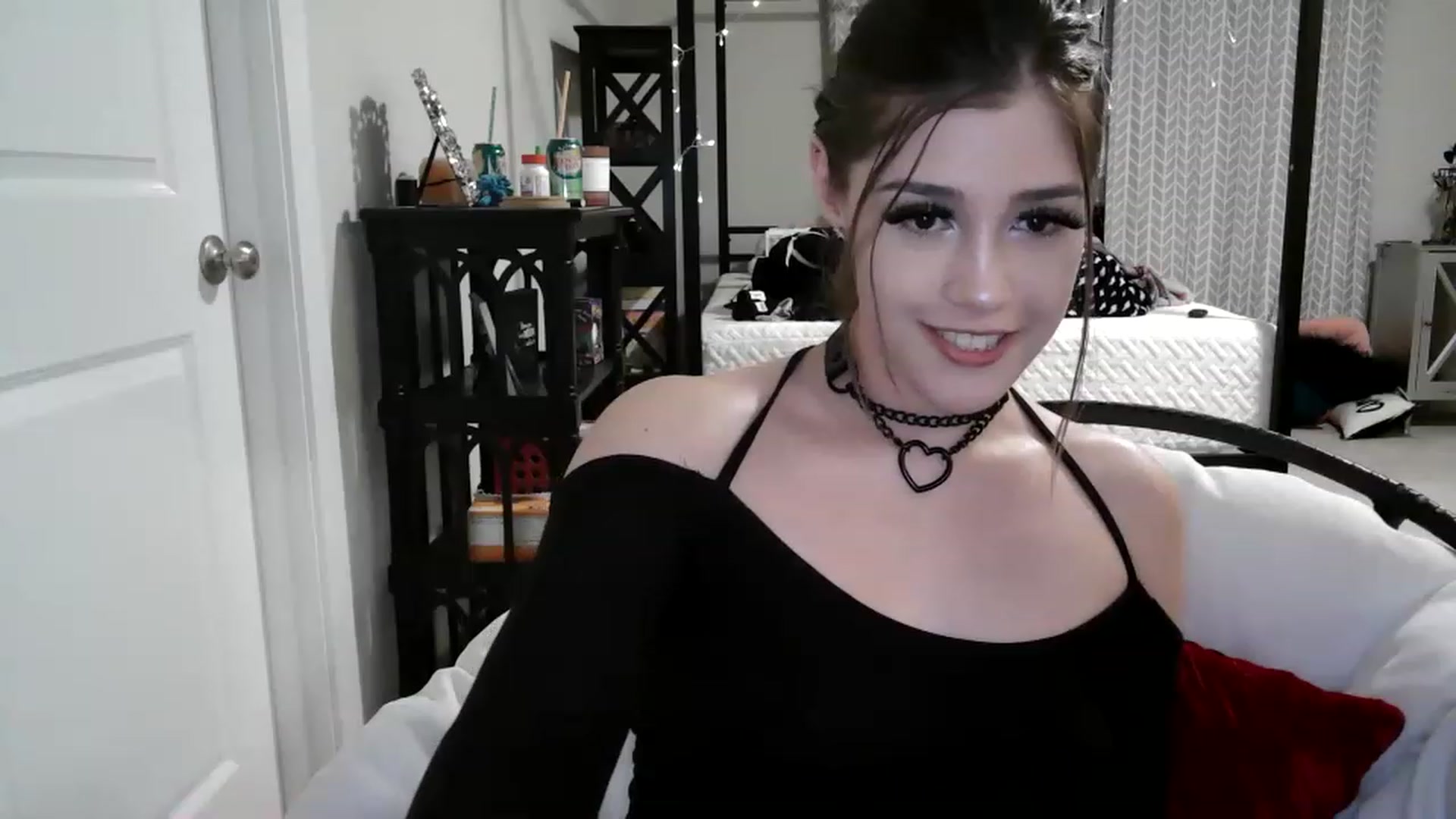Gallery image thumbnail from Alliecat001's myfreecams stream on, 01/27/2023, 10:14 image 16 of 20