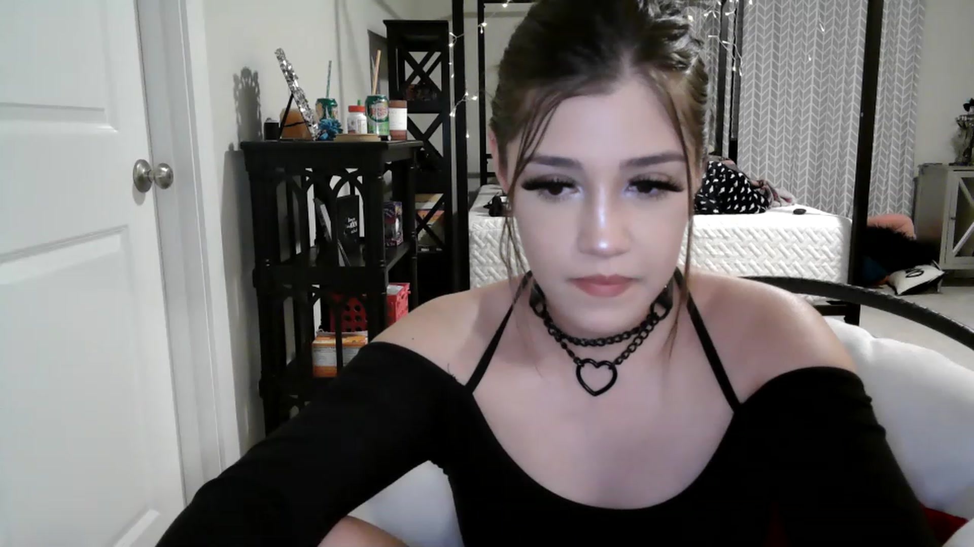 Gallery image thumbnail from Alliecat001's myfreecams stream on, 01/27/2023, 10:14 image 19 of 20