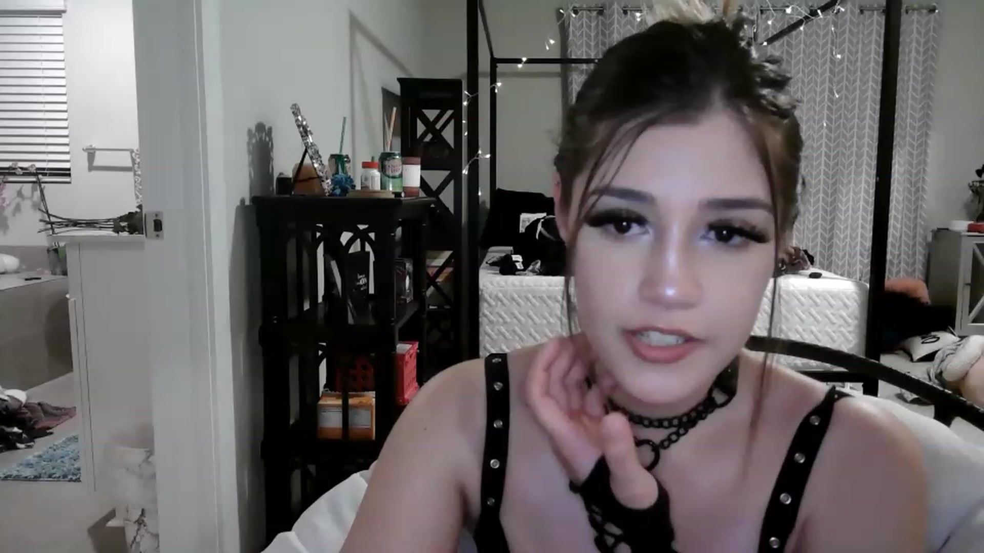 Gallery image thumbnail from Alliecat001's myfreecams stream on, 01/27/2023, 11:03 image 10 of 20