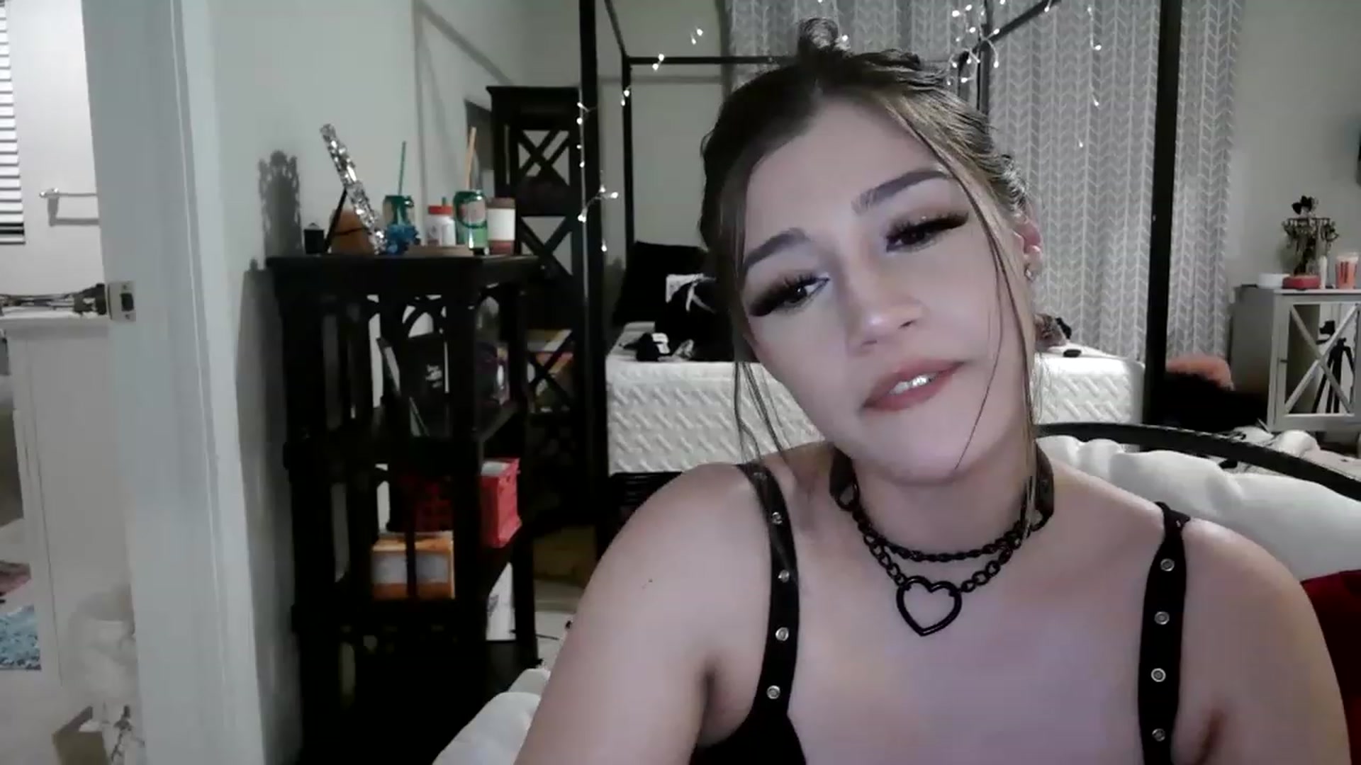 Gallery image thumbnail from Alliecat001's myfreecams stream on, 01/27/2023, 11:03 image 13 of 20