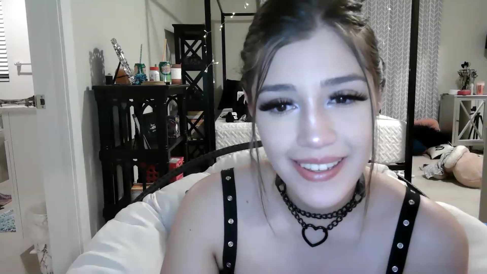 Gallery image thumbnail from Alliecat001's myfreecams stream on, 01/27/2023, 12:06 image 12 of 20