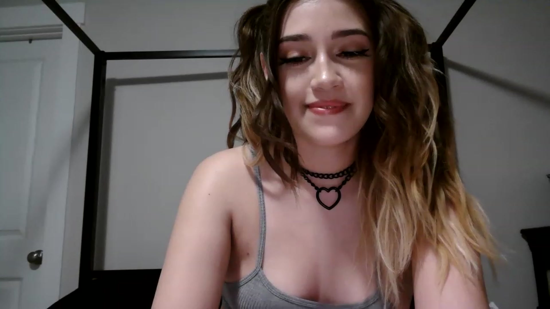 Gallery image thumbnail from Alliecat001's myfreecams stream on, 03/16/2023, 07:42 image 6 of 20