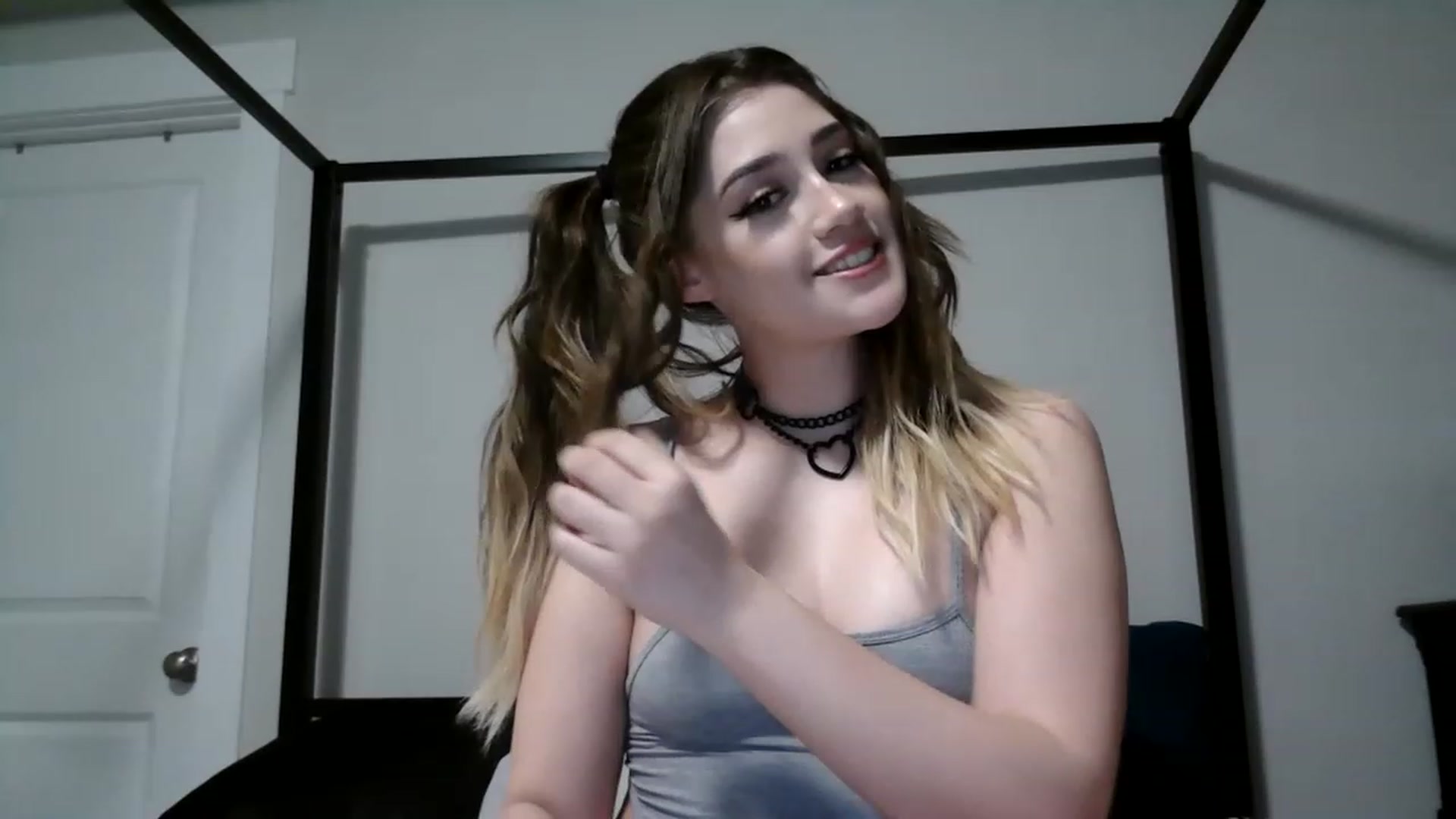 Gallery image thumbnail from Alliecat001's myfreecams stream on, 03/16/2023, 08:03 image 2 of 20