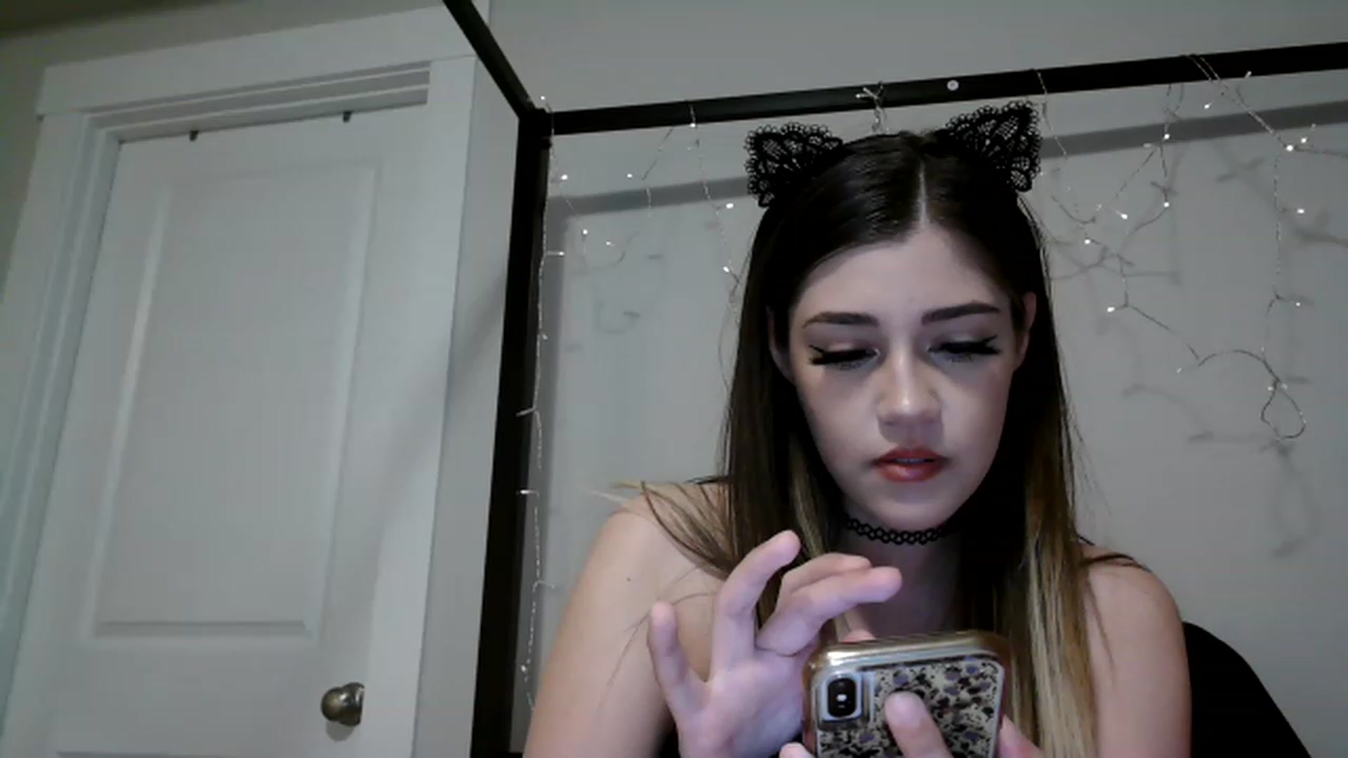 Gallery image thumbnail from Alliecat001's myfreecams stream on, 03/26/2023, 09:10 image 16 of 20