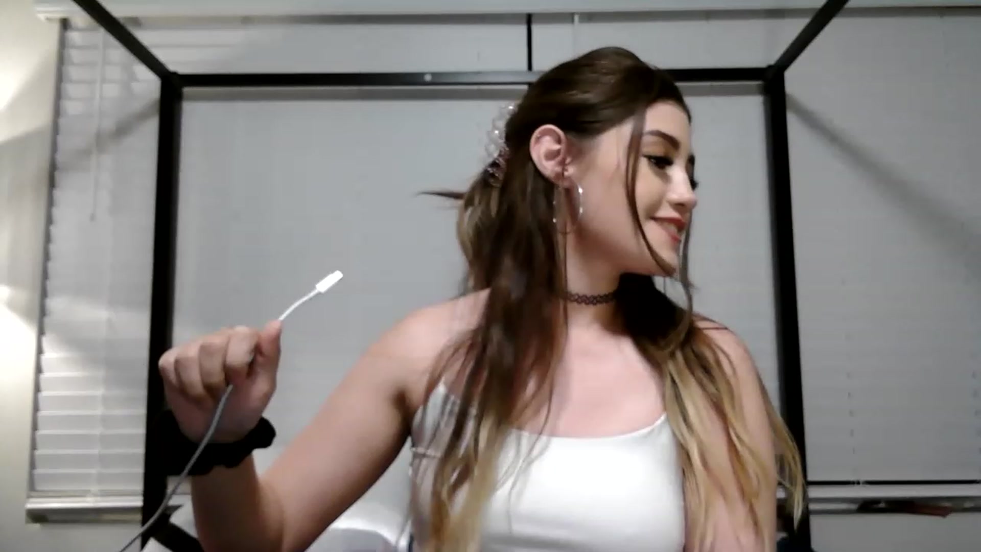Gallery image thumbnail from Alliecat001's myfreecams stream on, 05/09/2023, 10:24 image 12 of 20