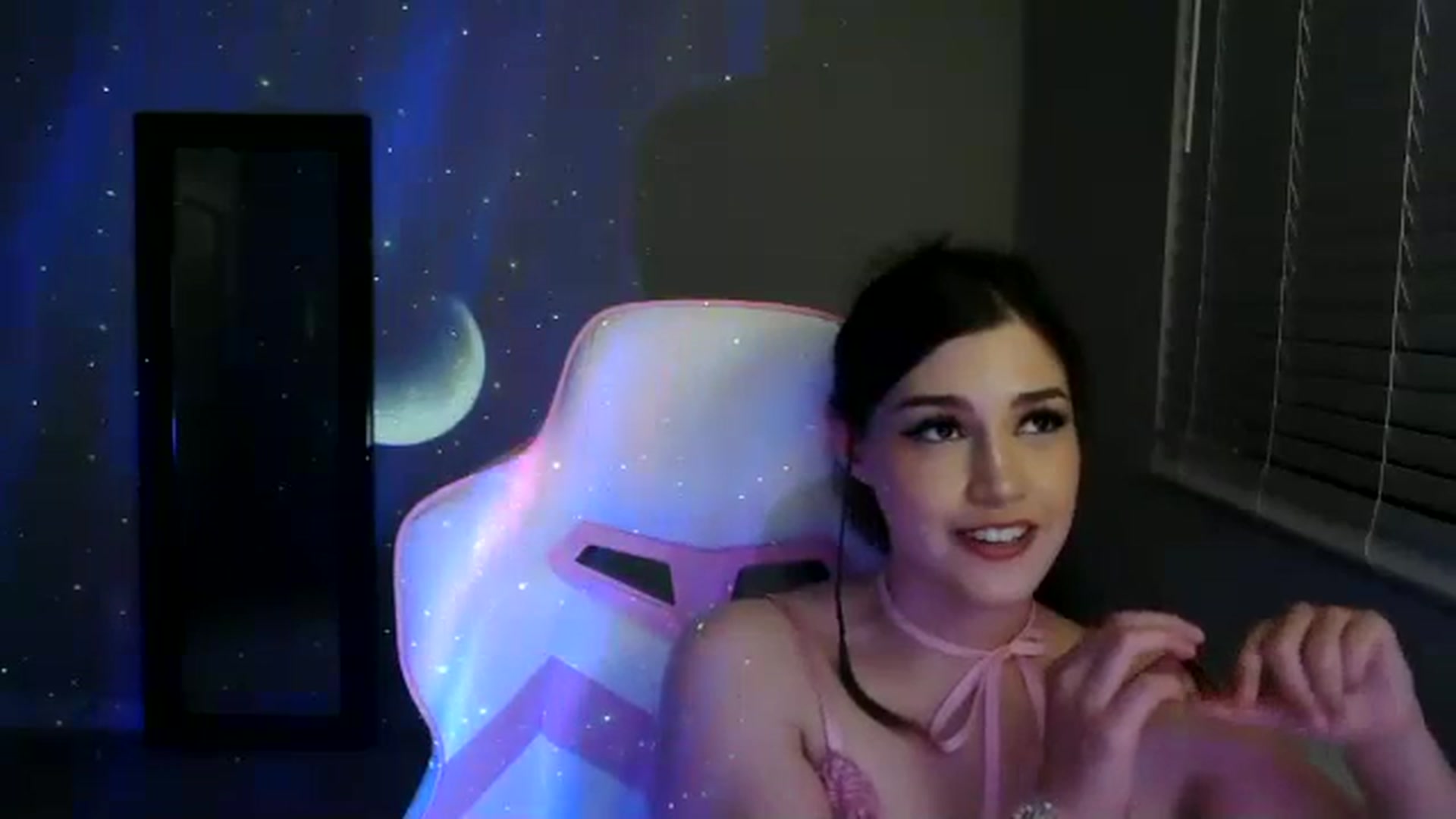 Gallery image thumbnail from Alliecat001's myfreecams stream on, 11/11/2023, 09:02 image 16 of 20