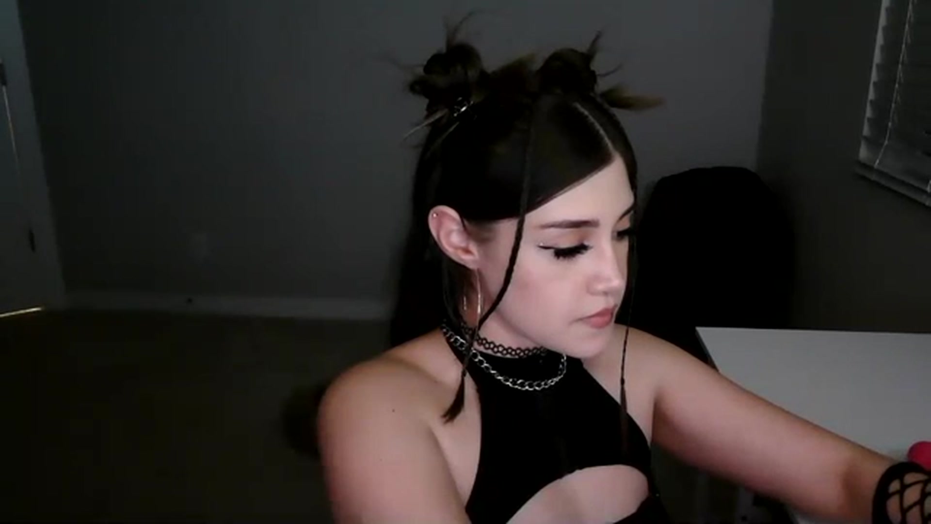 Gallery image thumbnail from Alliecat001's myfreecams stream on, 11/23/2023, 06:42 image 14 of 20