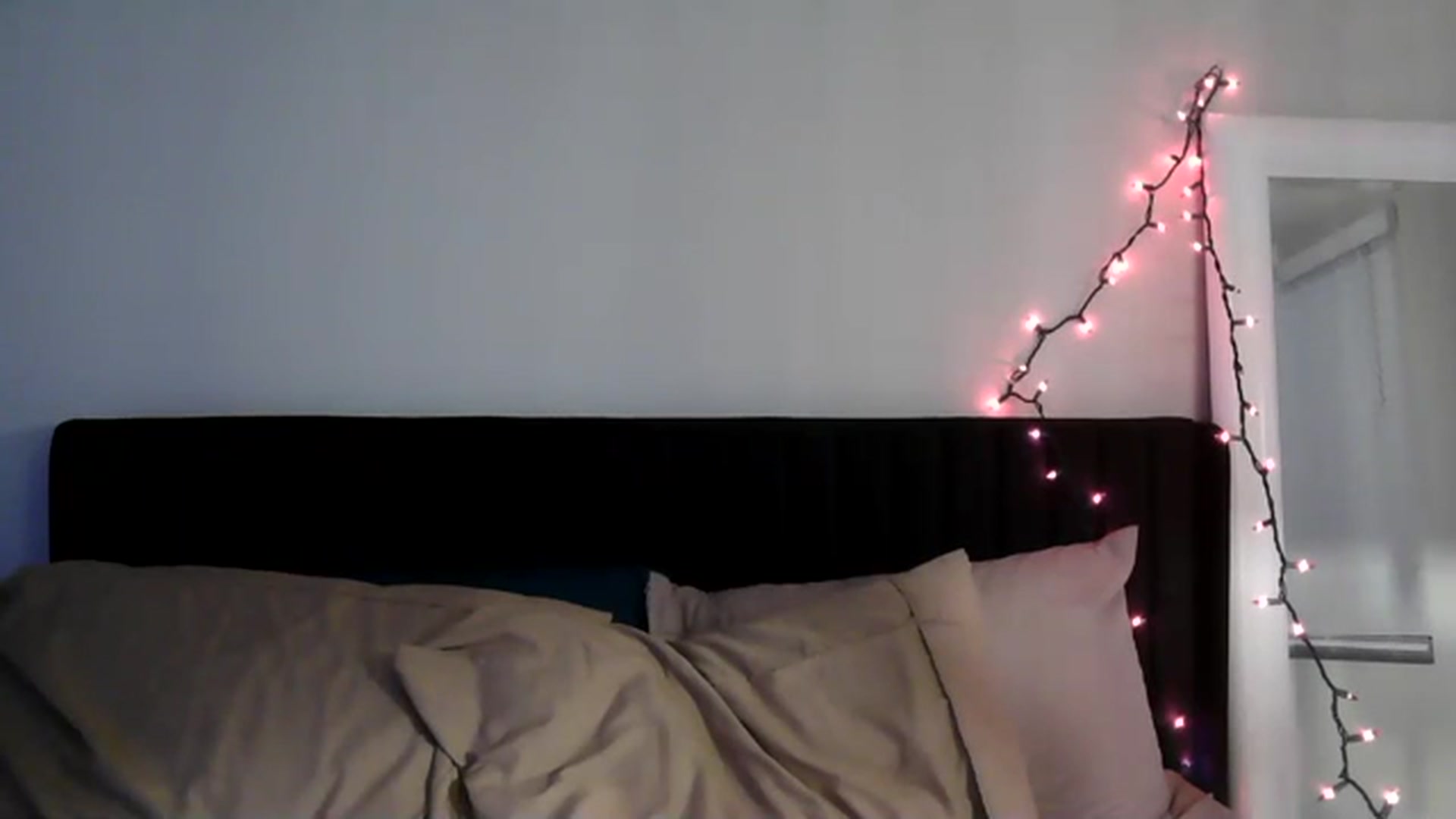 Gallery image thumbnail from Alliecat001's myfreecams stream on, 12/21/2023, 08:28 image 4 of 20