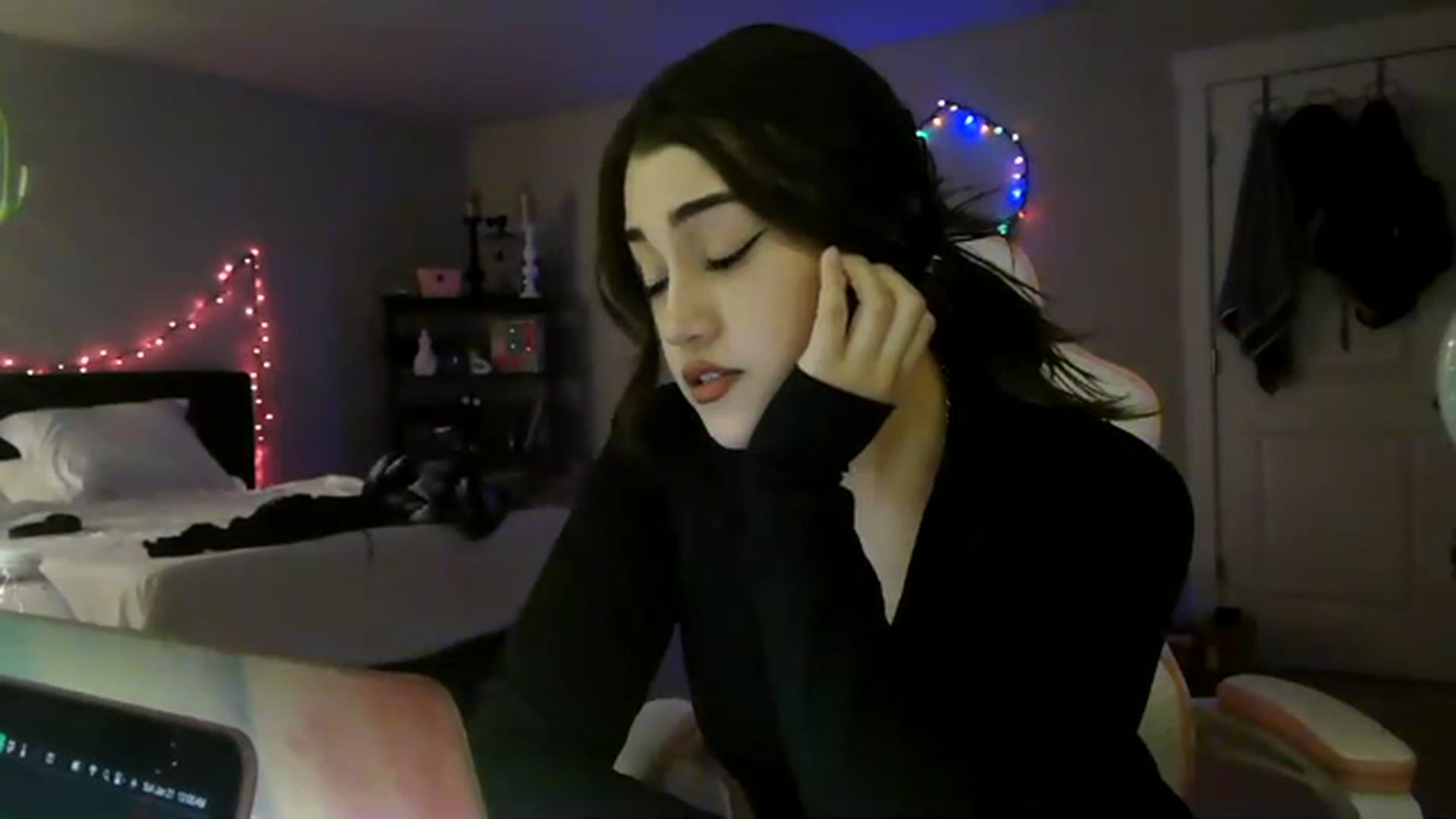 Gallery image thumbnail from Alliecat001's myfreecams stream on, 01/21/2024, 08:44 image 10 of 20