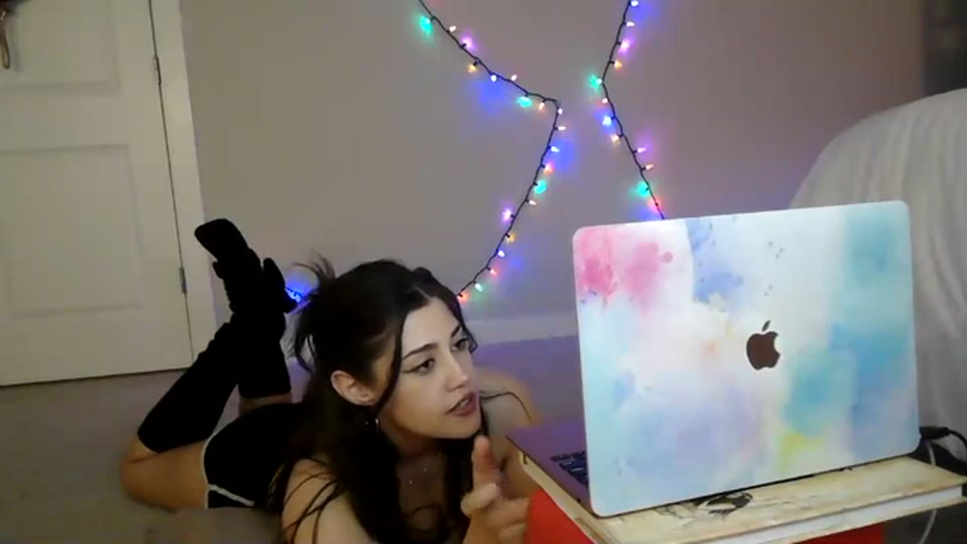 Gallery image thumbnail from Alliecat001's myfreecams stream on, 01/31/2024, 07:35 image 17 of 20