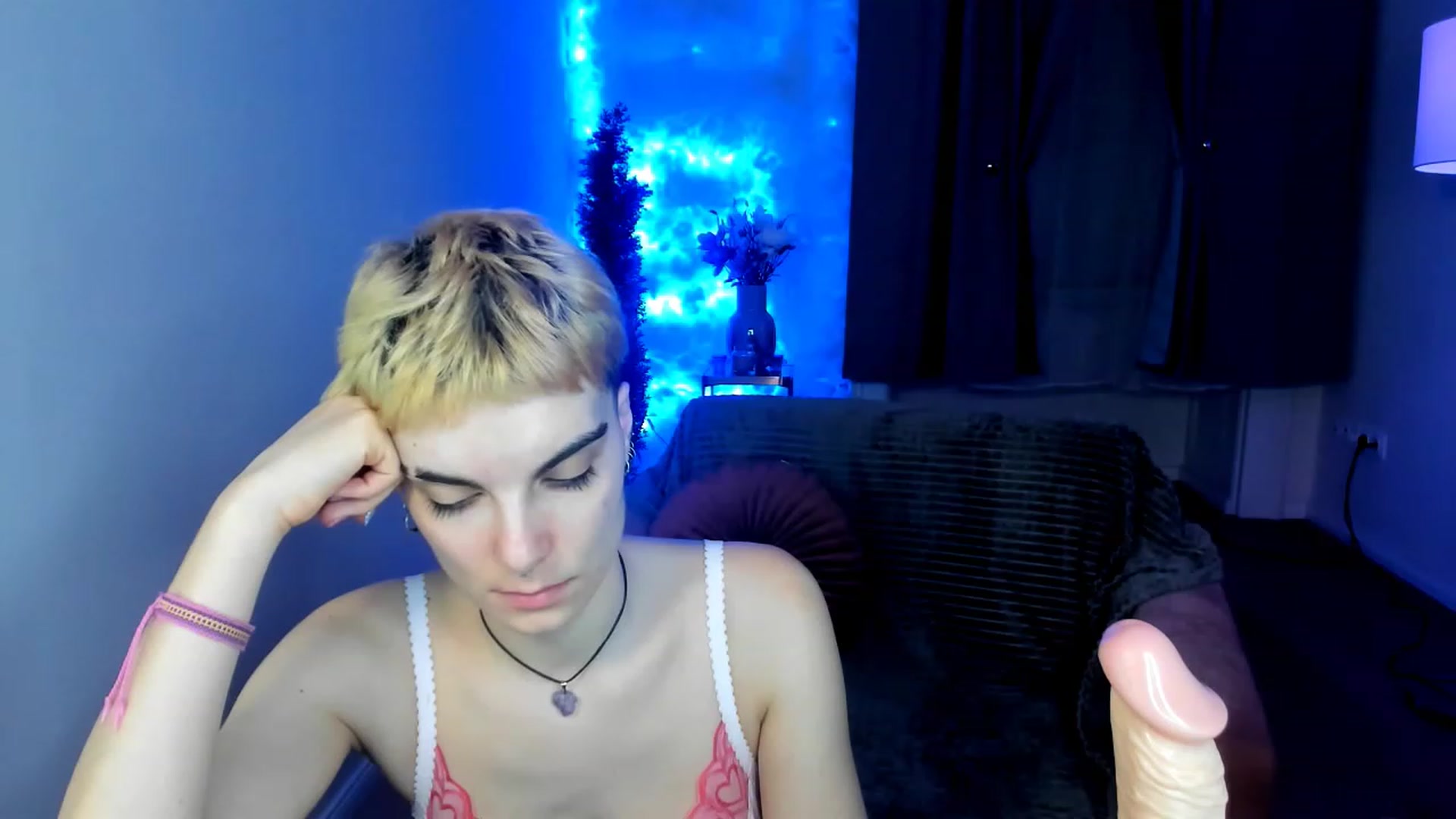 Gallery image thumbnail from AllieeSmith's myfreecams stream on, 11/16/2022, 20:26 image 17 of 20