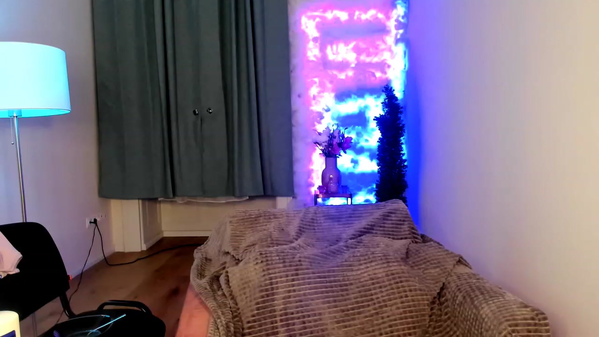 Gallery image thumbnail from AllieeSmith's myfreecams stream on, 11/25/2022, 03:32 image 10 of 20