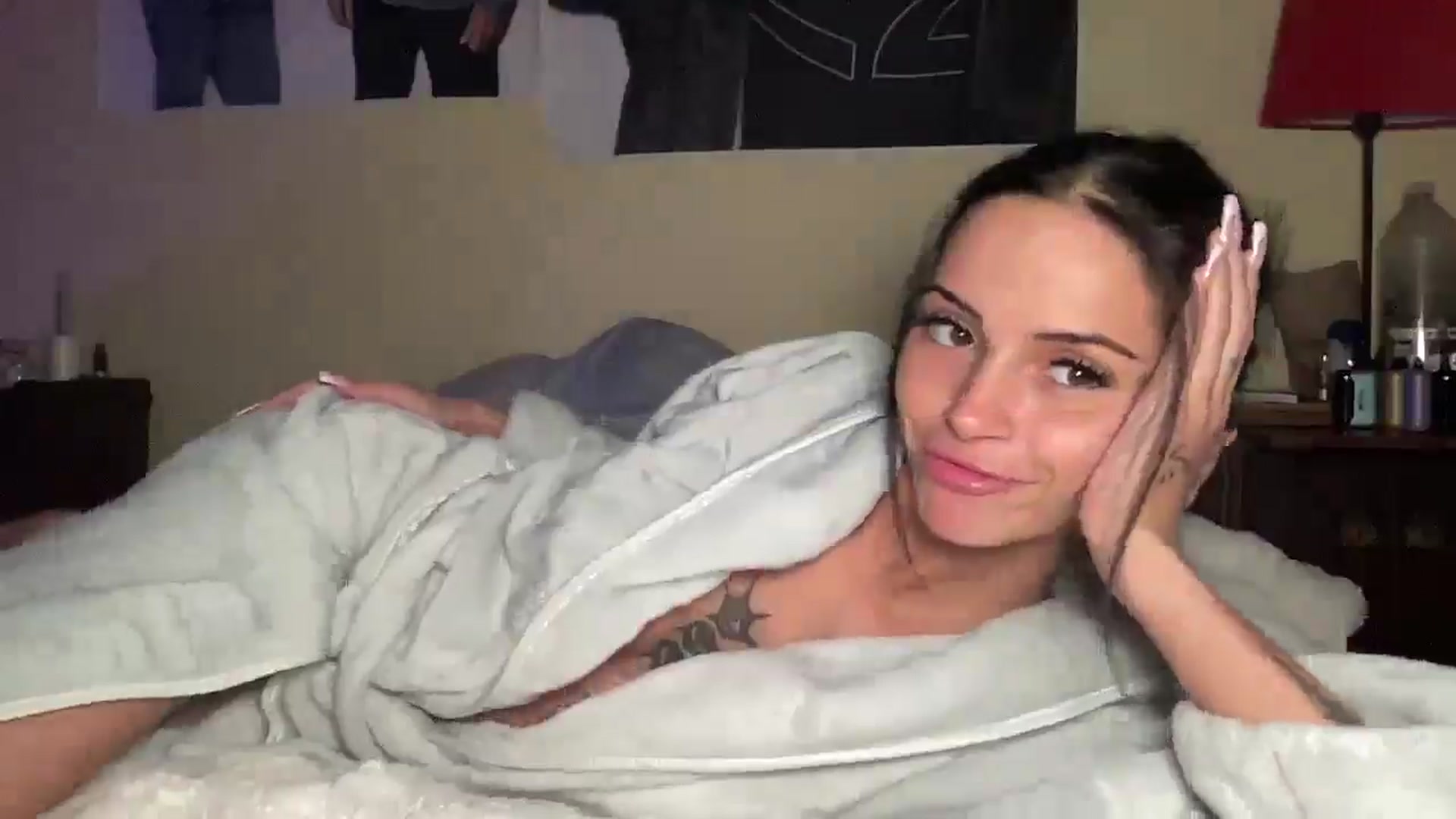Gallery image thumbnail from Alliefrost's myfreecams stream on, 10/27/2025, 05:06 image 15 of 20